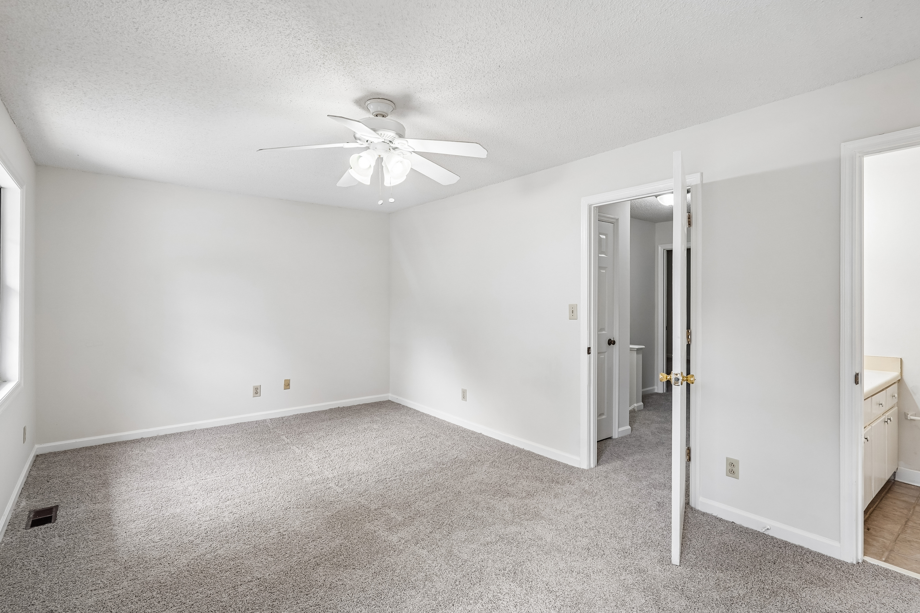 Photo 39 of 46 of 5997 Wintergreen Rd, Norcross, GA