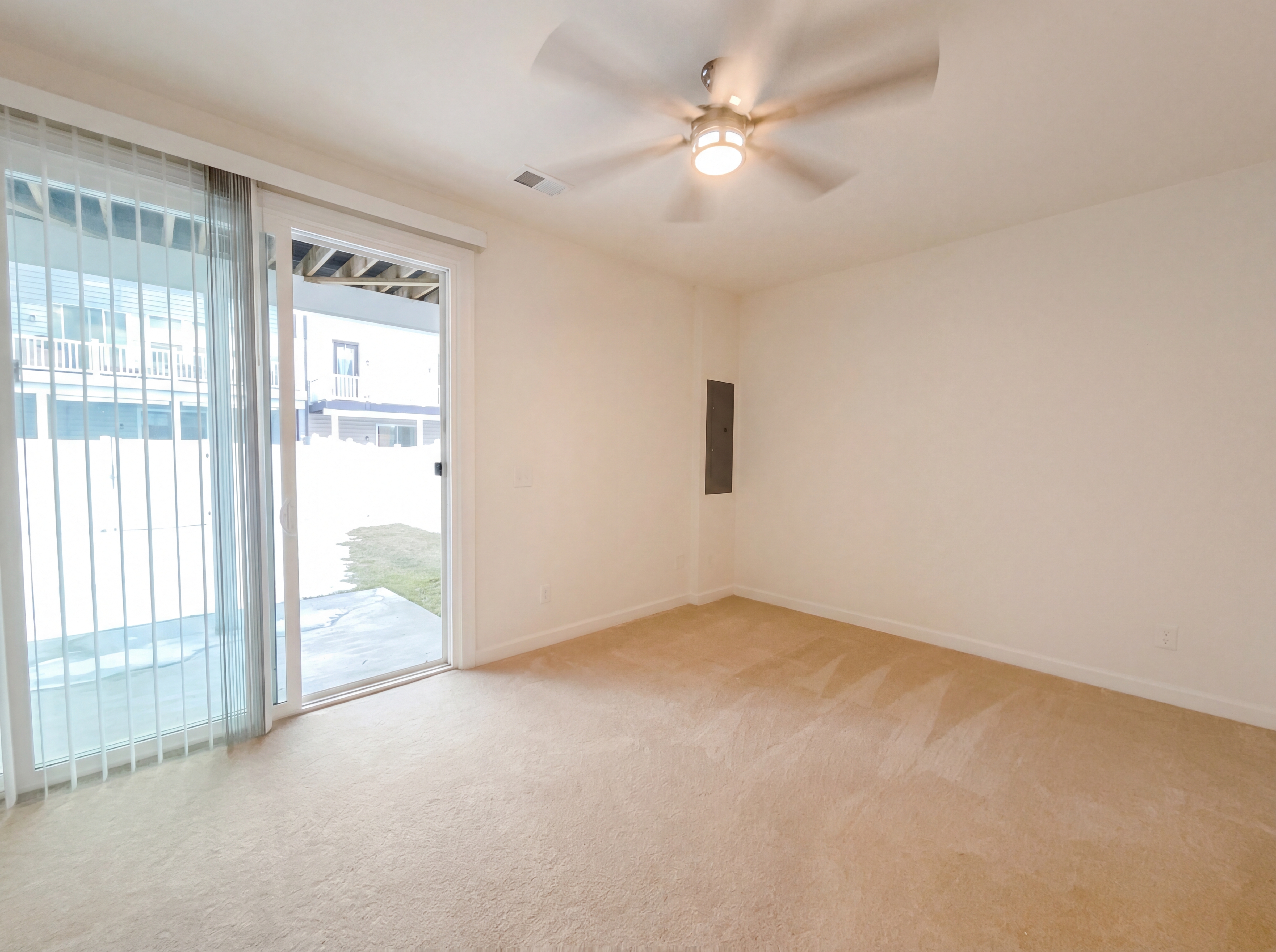 Photo 11 of 42 of 8124 Bock Farm Pl, Alexandria, VA