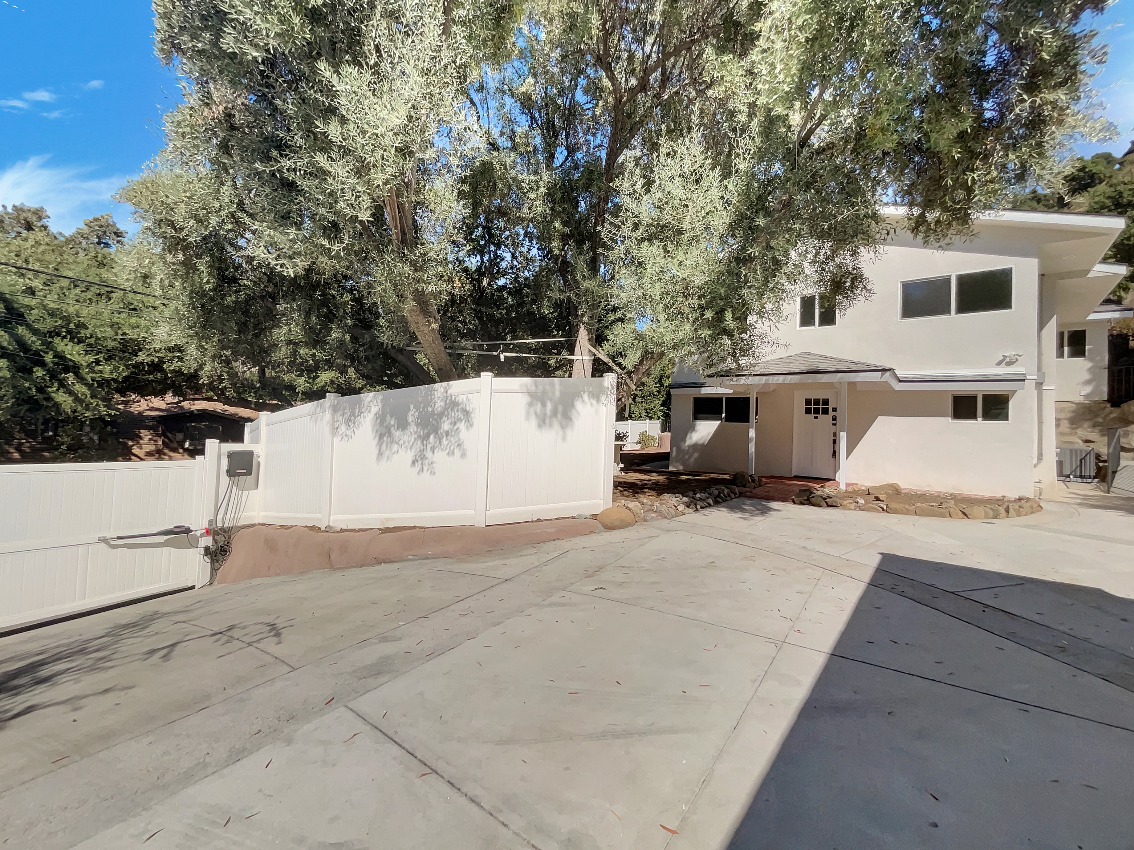 Photo 9 of 25 of 6440 Clear Springs Rd, Simi Valley, CA