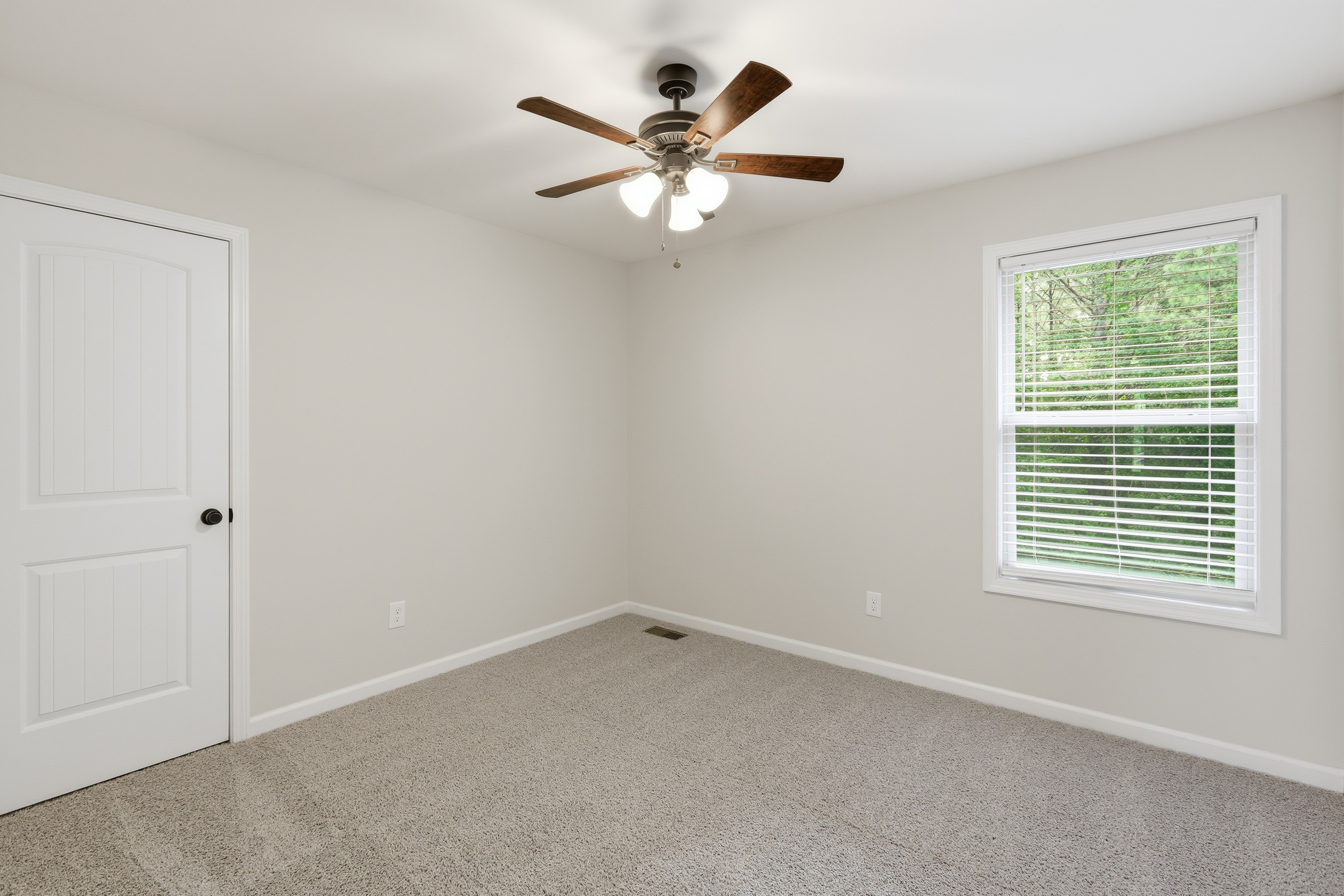 Photo 4 of 32 of 77 Walnut Creek Ct, Dallas, GA