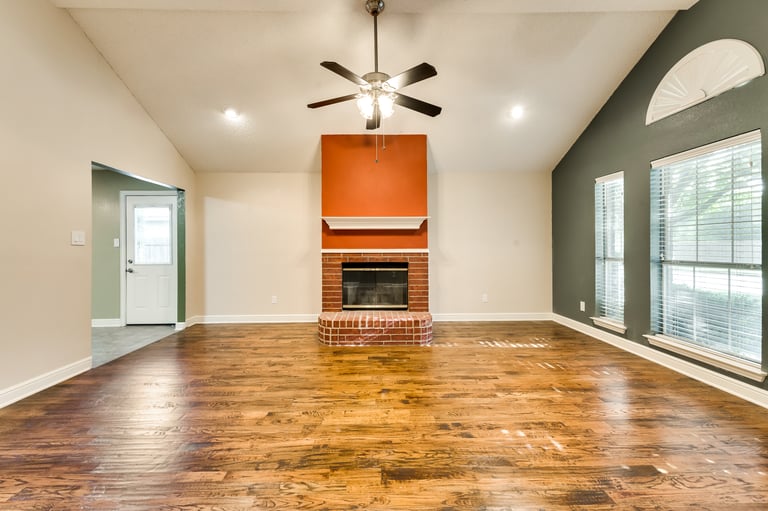 Photo 10 of 25 - 7502 Yorkmeadow Dr, Arlington, TX 76001