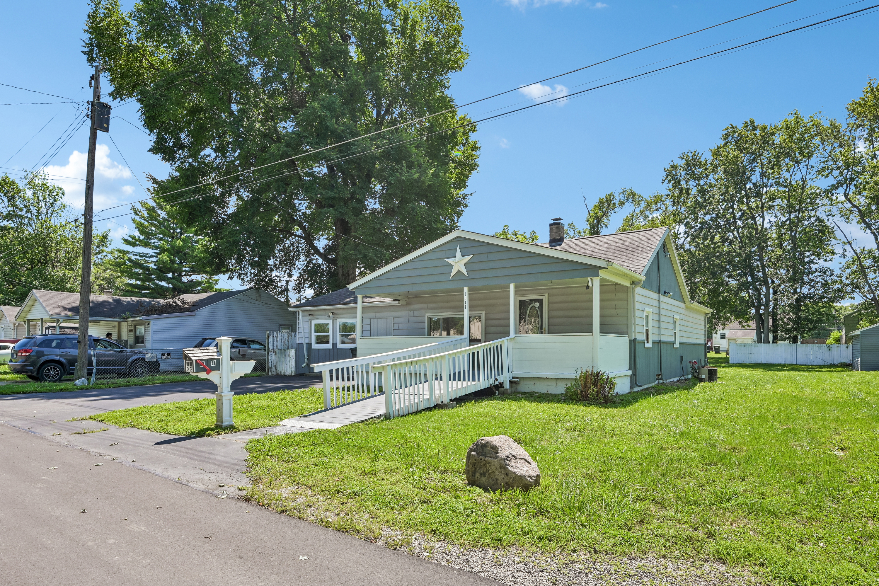 Photo 19 of 23 of 1511 E 20th St, Muncie, IN