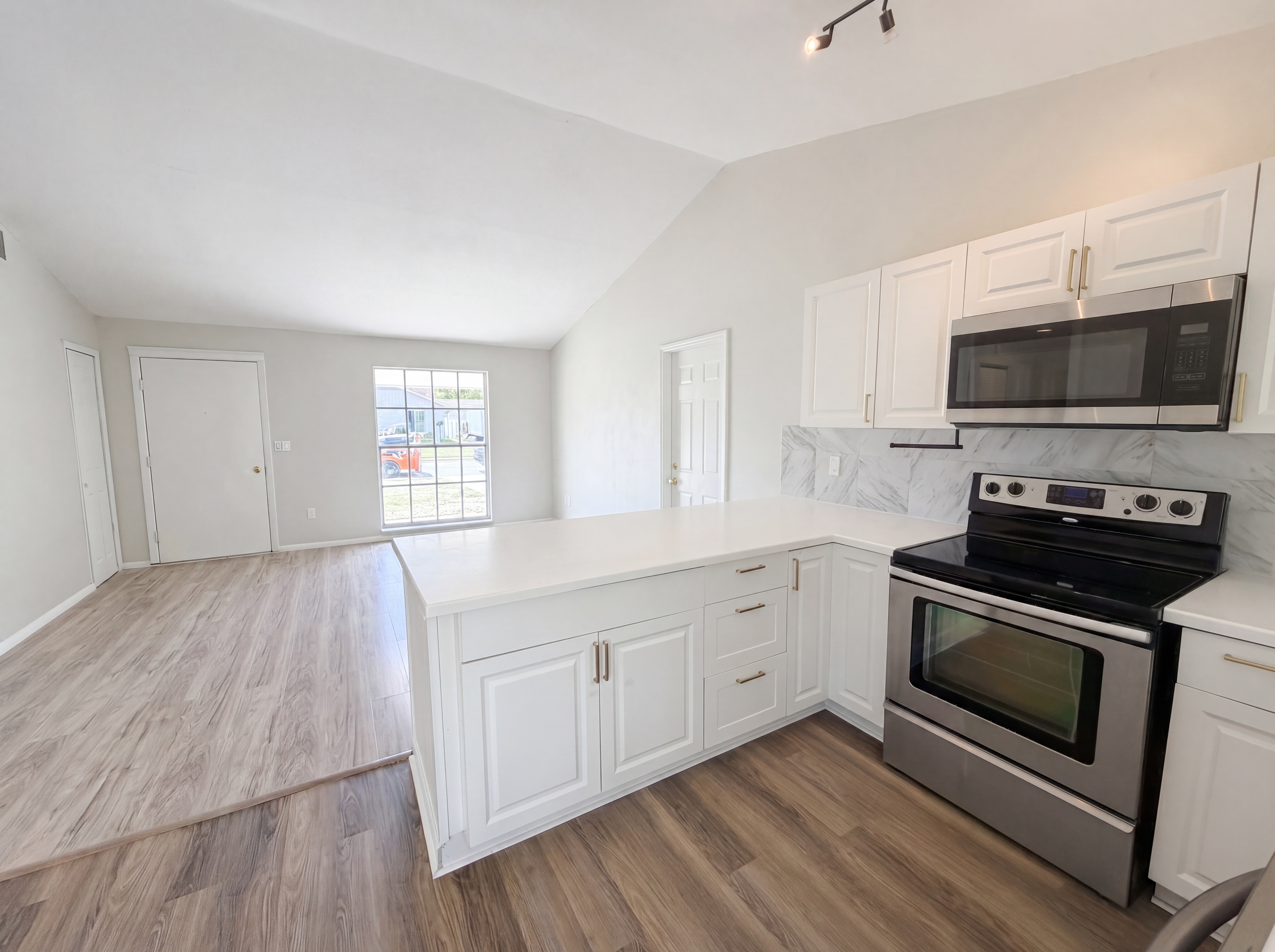 Photo 15 of 20 of 3130 Ludlow Dr, New Port Richey, FL