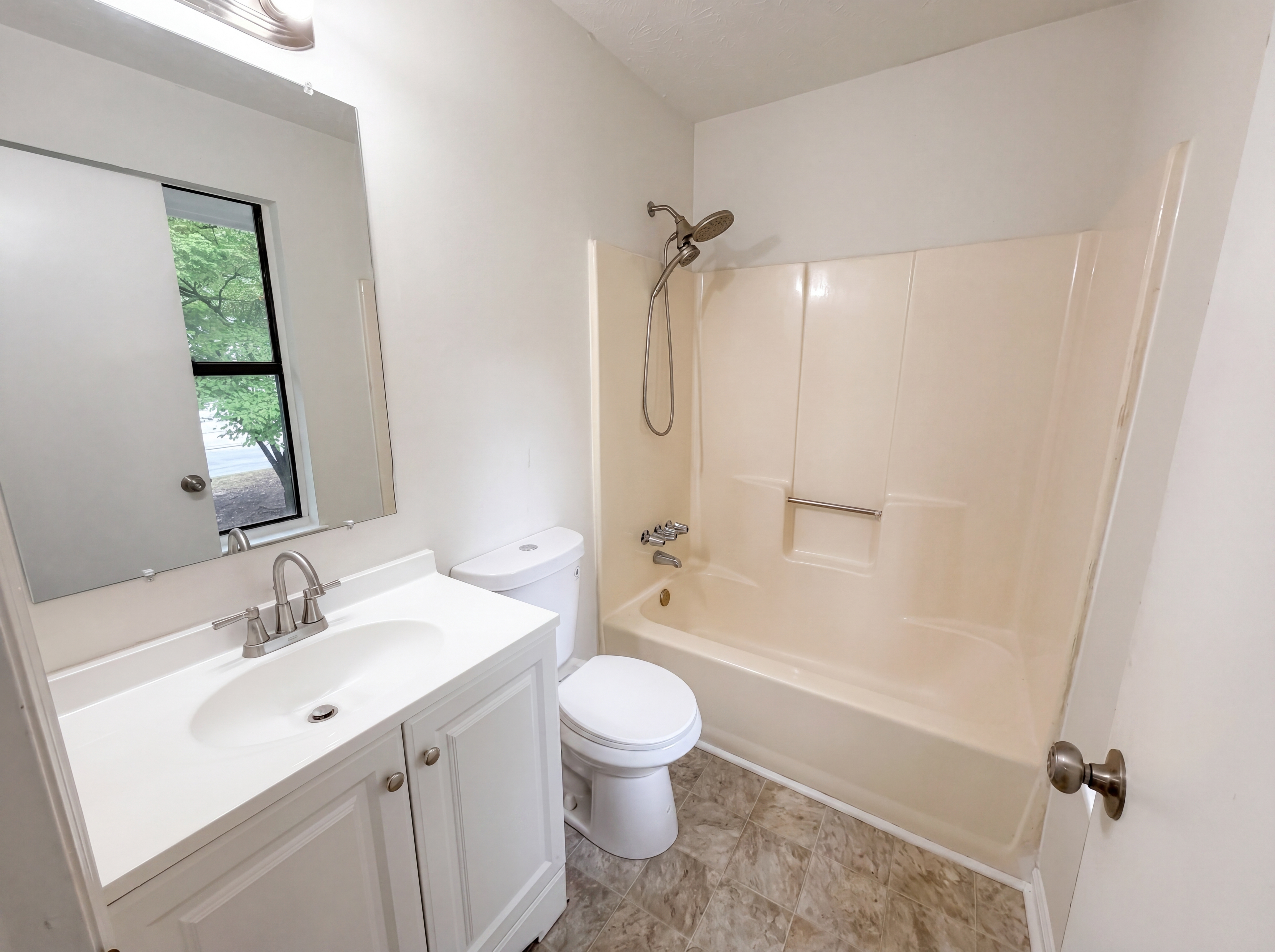 Photo 12 of 27 of 6369 Redan Sq, Lithonia, GA