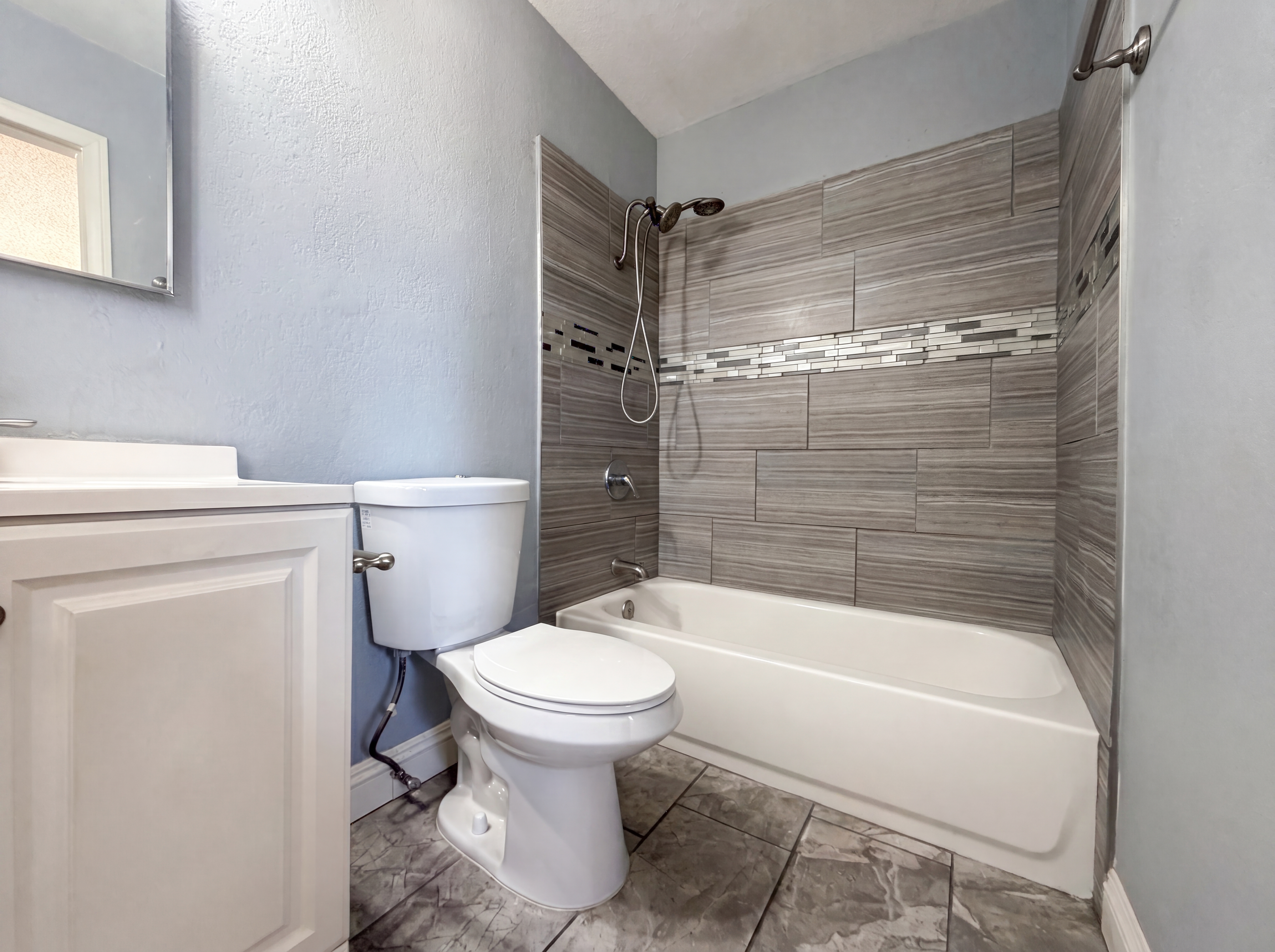 Photo 14 of 24 of 15929 La Verida Dr, Victorville, CA