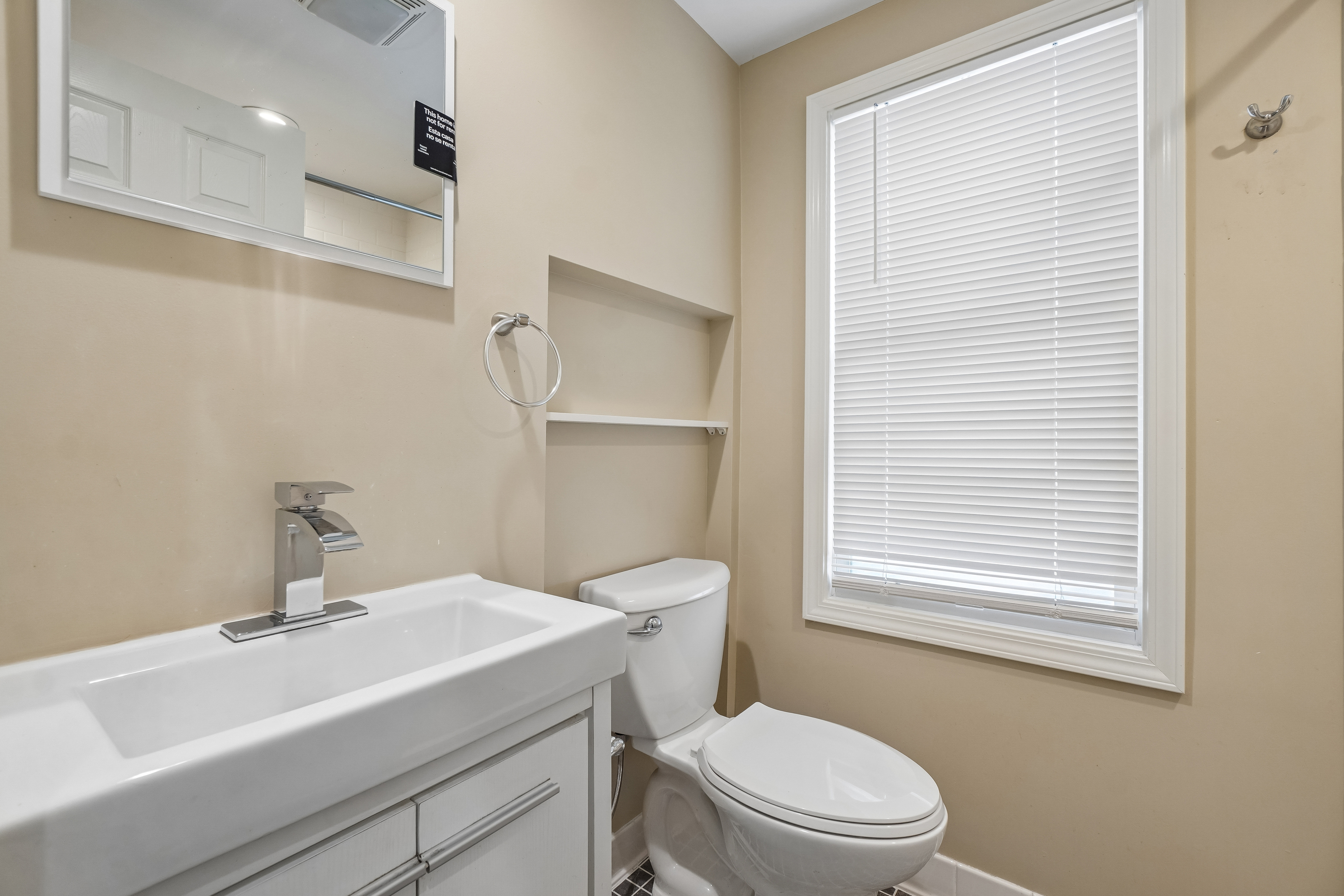 Photo 18 of 38 of 20919 Hollywood St, Harper Woods, MI