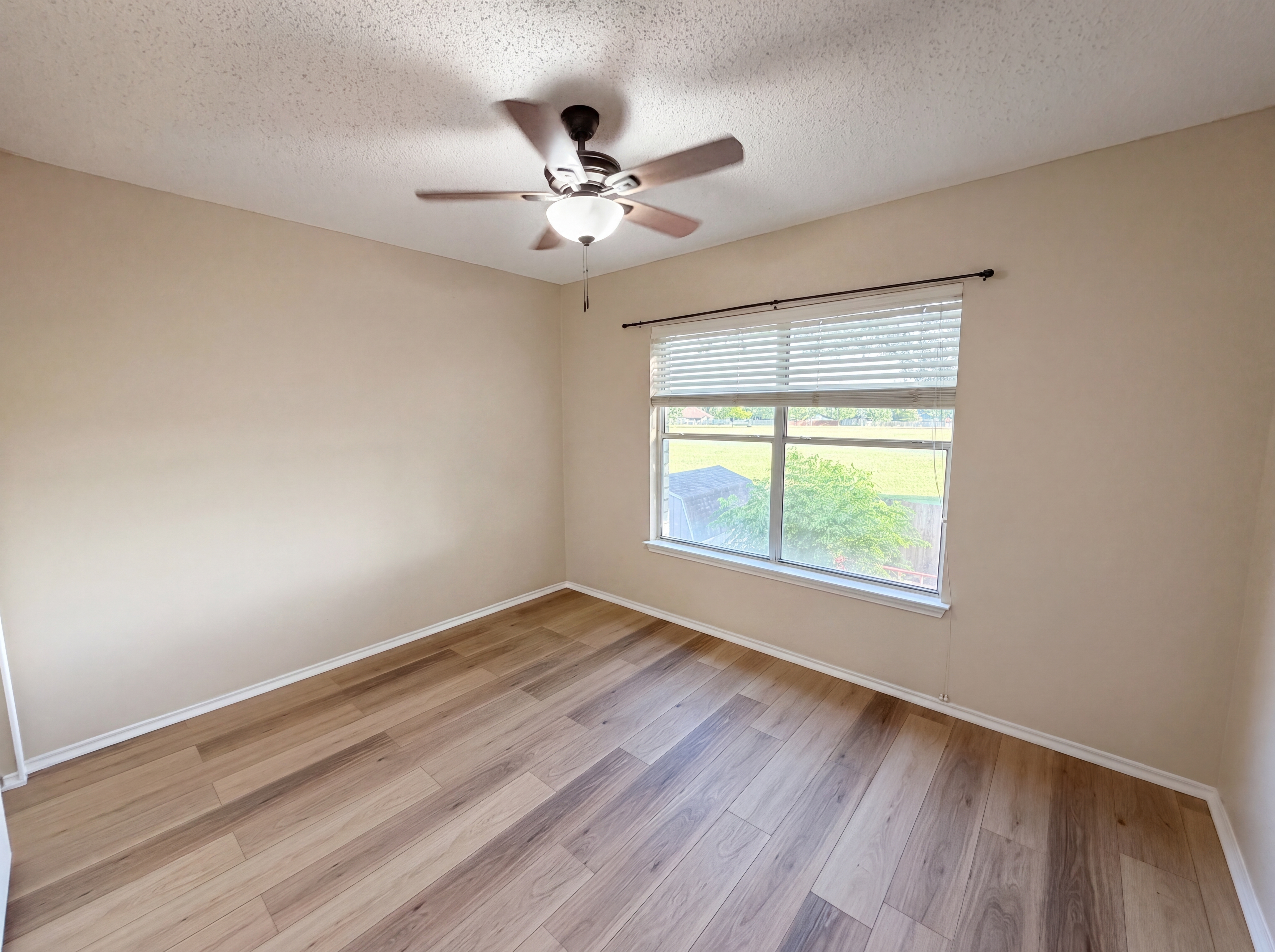 Photo 7 of 22 of 2727 High Point Dr, Round Rock, TX