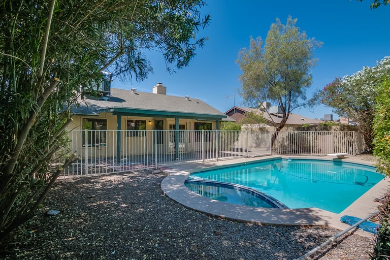 Photo 4 of 18 - 3030 E Villa Rita Dr, Phoenix, AZ 85032
