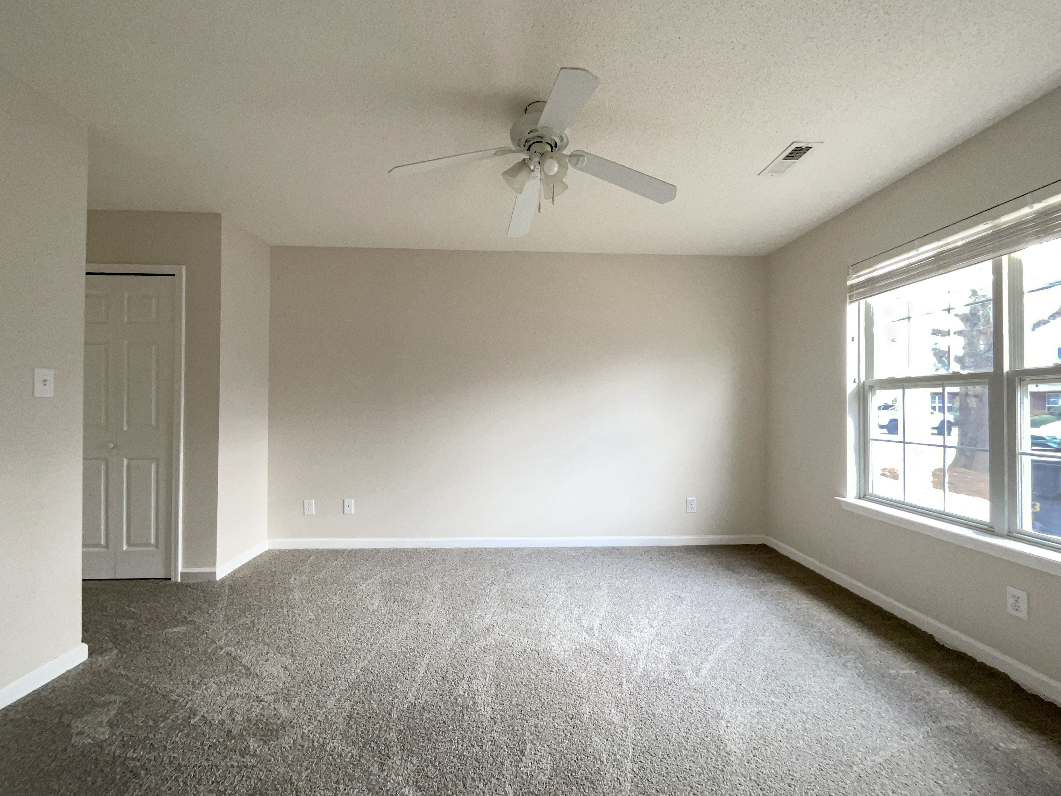 Photo 5 of 20 of 6321 Hibiscus Ct, Whitsett, NC