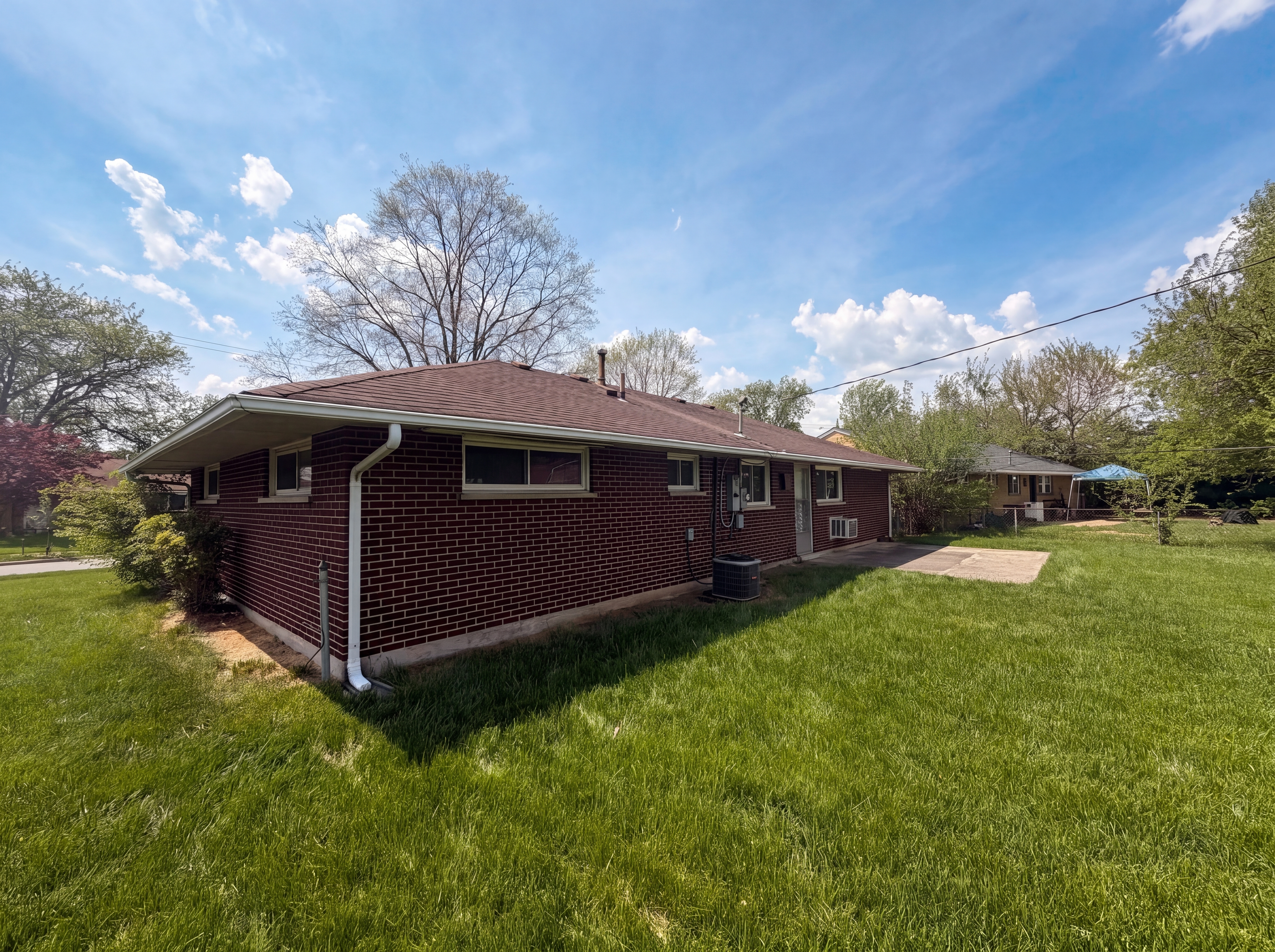 Photo 16 of 19 of 924 Miriam Dr W, Columbus, OH