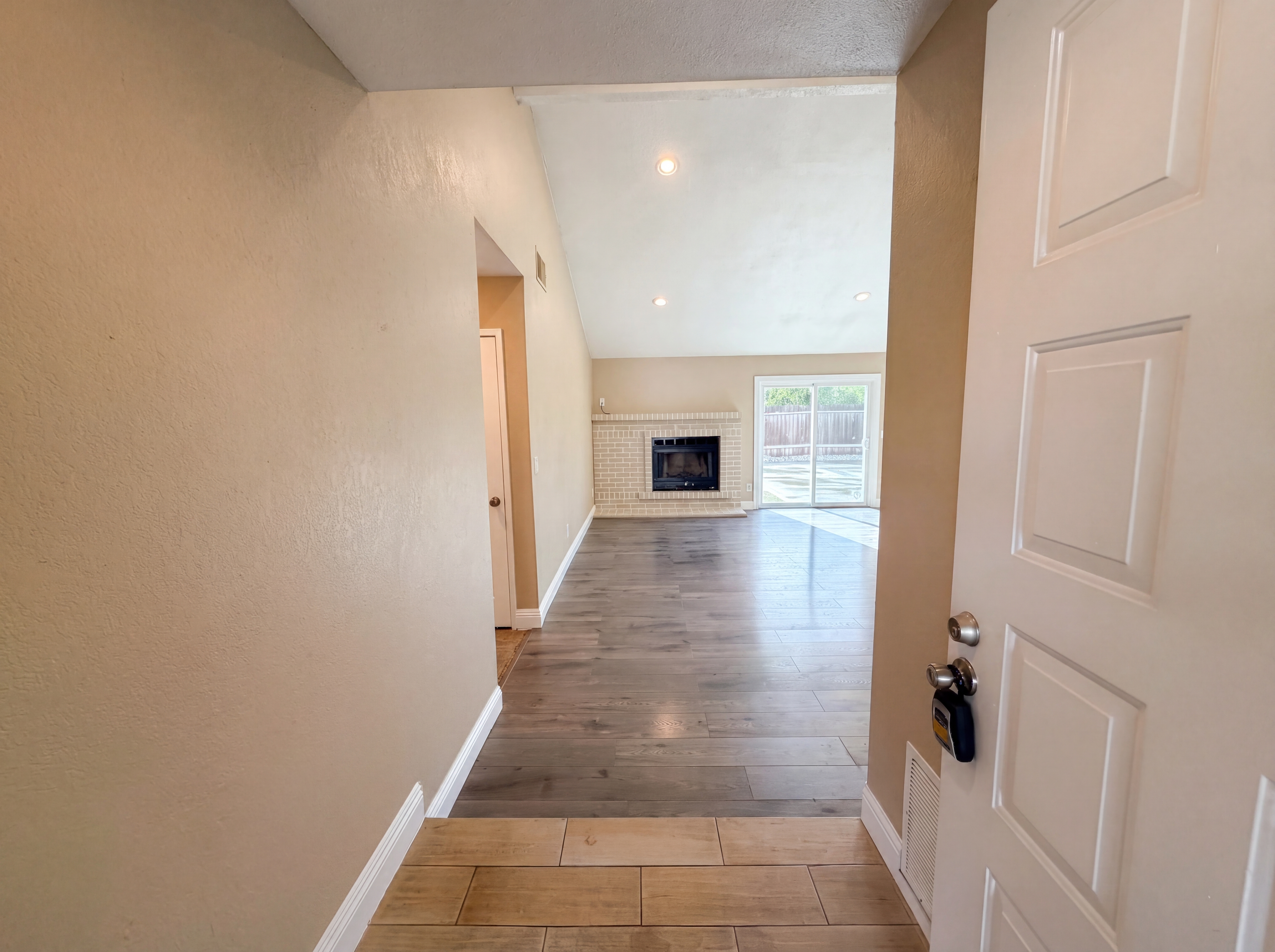 Photo 6 of 20 of 8232 Moorhaven Way, Sacramento, CA