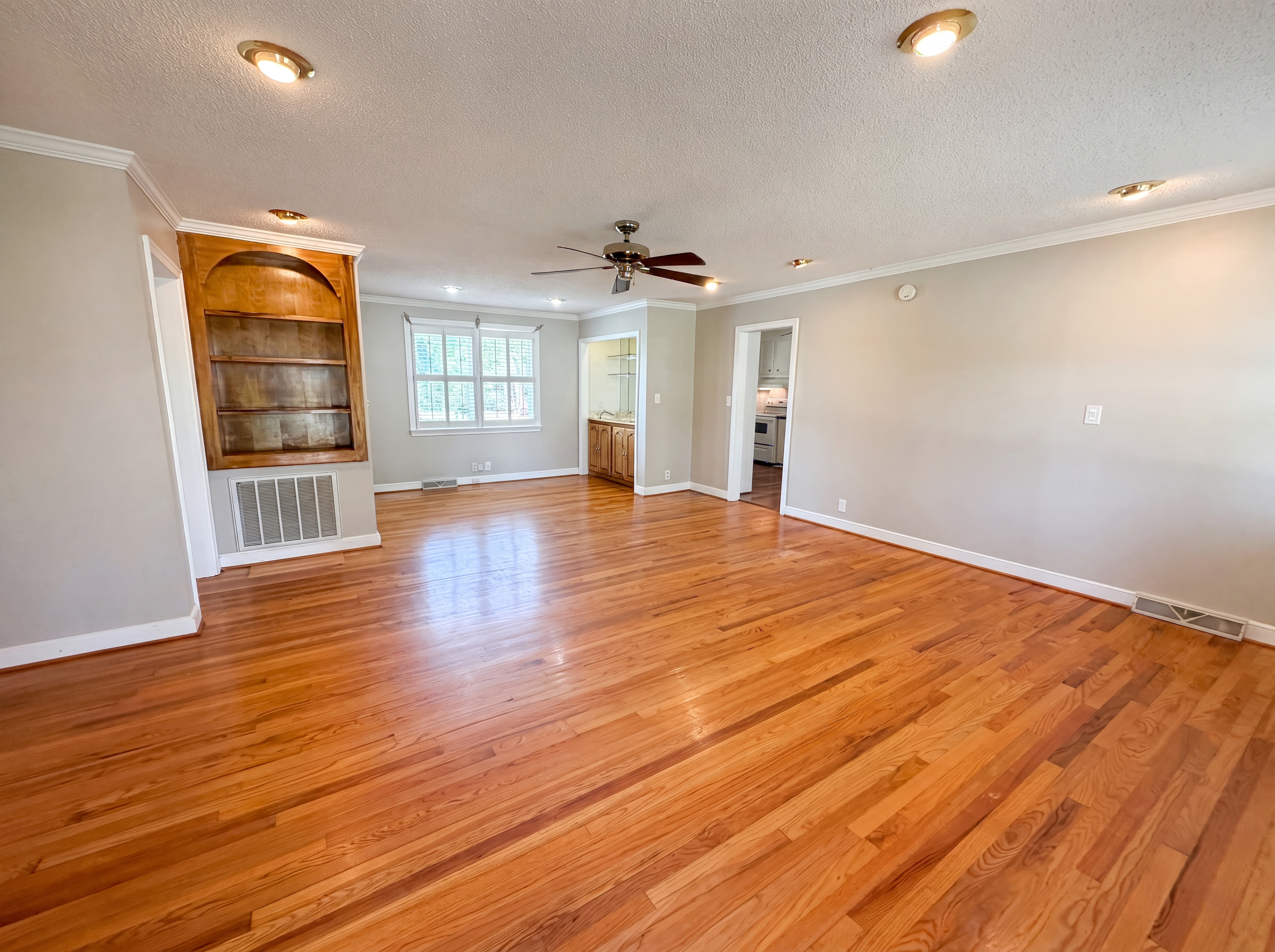 Photo 3 of 20 of 3006 Hilldale Rd, West Columbia, SC