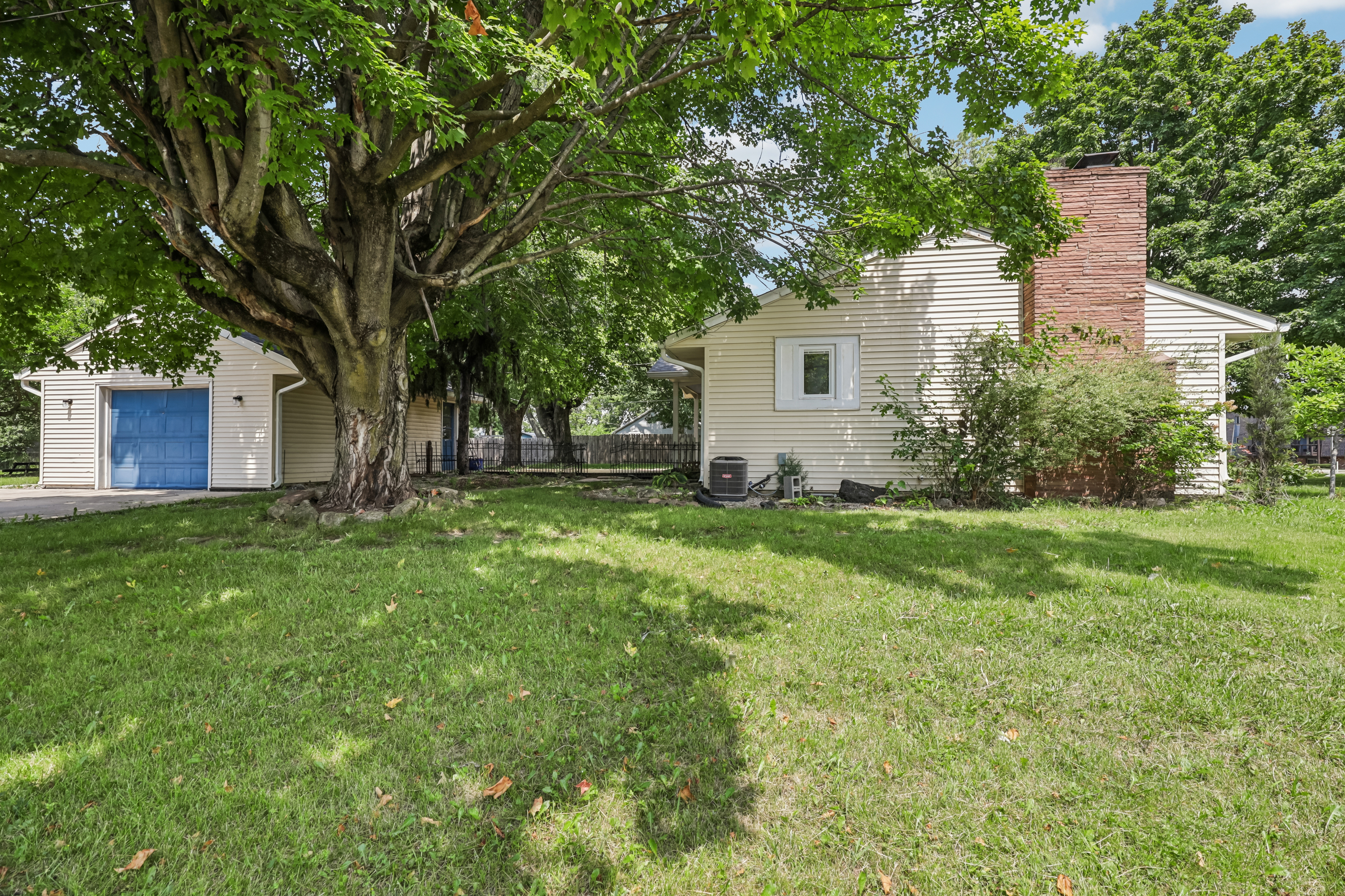 Photo 11 of 28 of 97 S Brown School Rd, Vandalia, OH