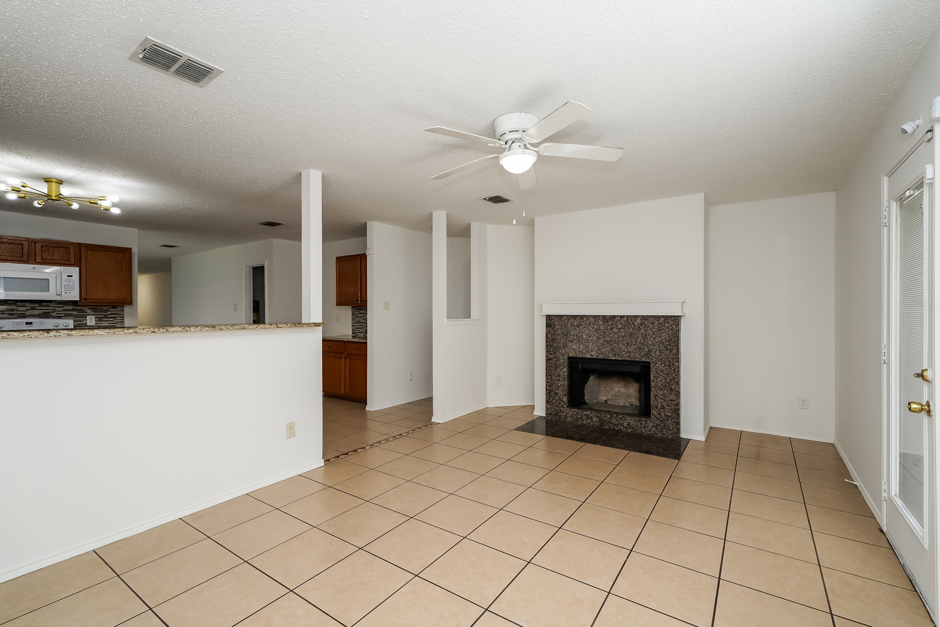 Photo 16 of 21 of 8717 Hunters Creek Dr, Fort Worth, TX