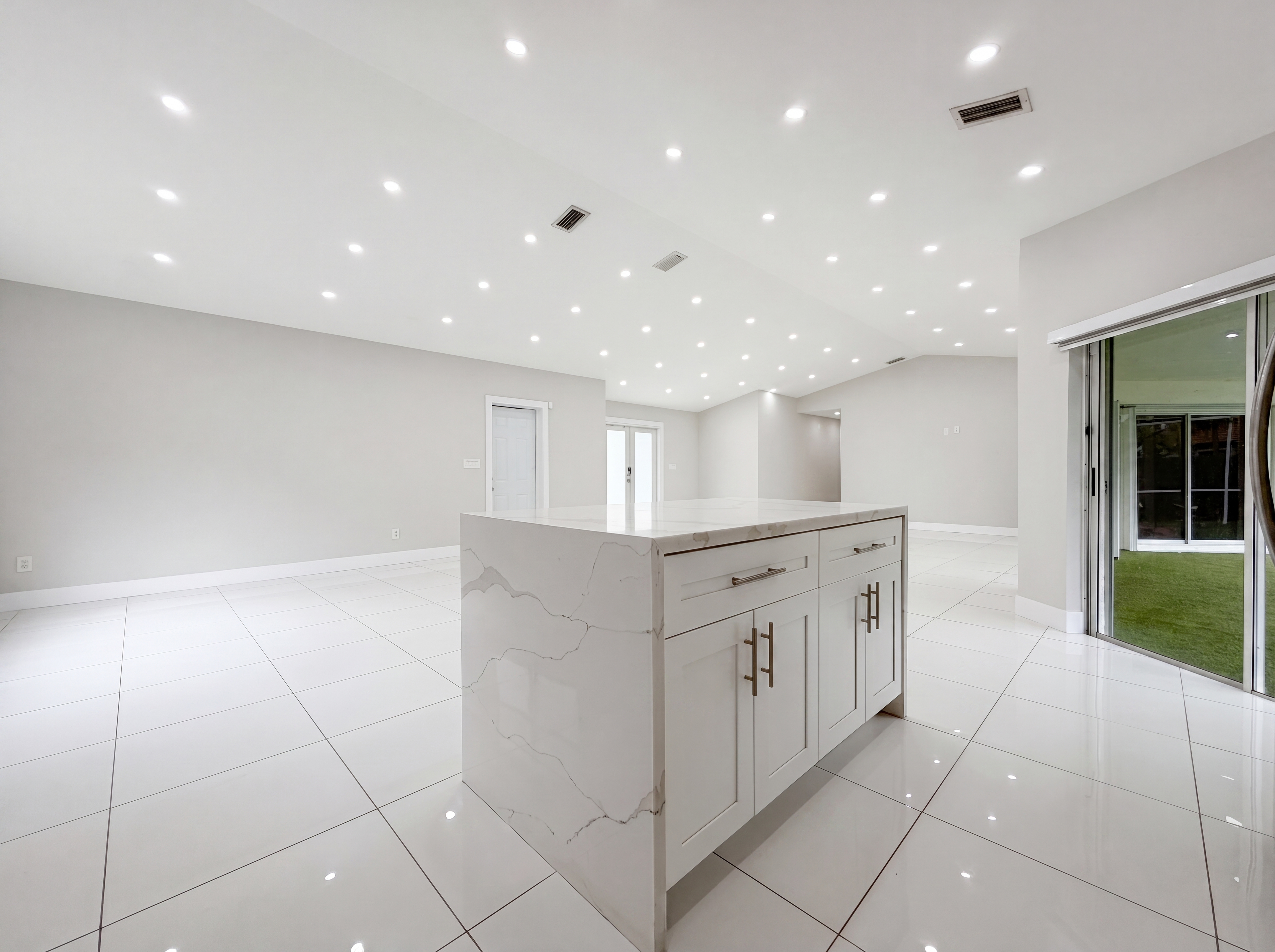 Photo 10 of 25 of 16571 SW 145th Ave, Miami, FL