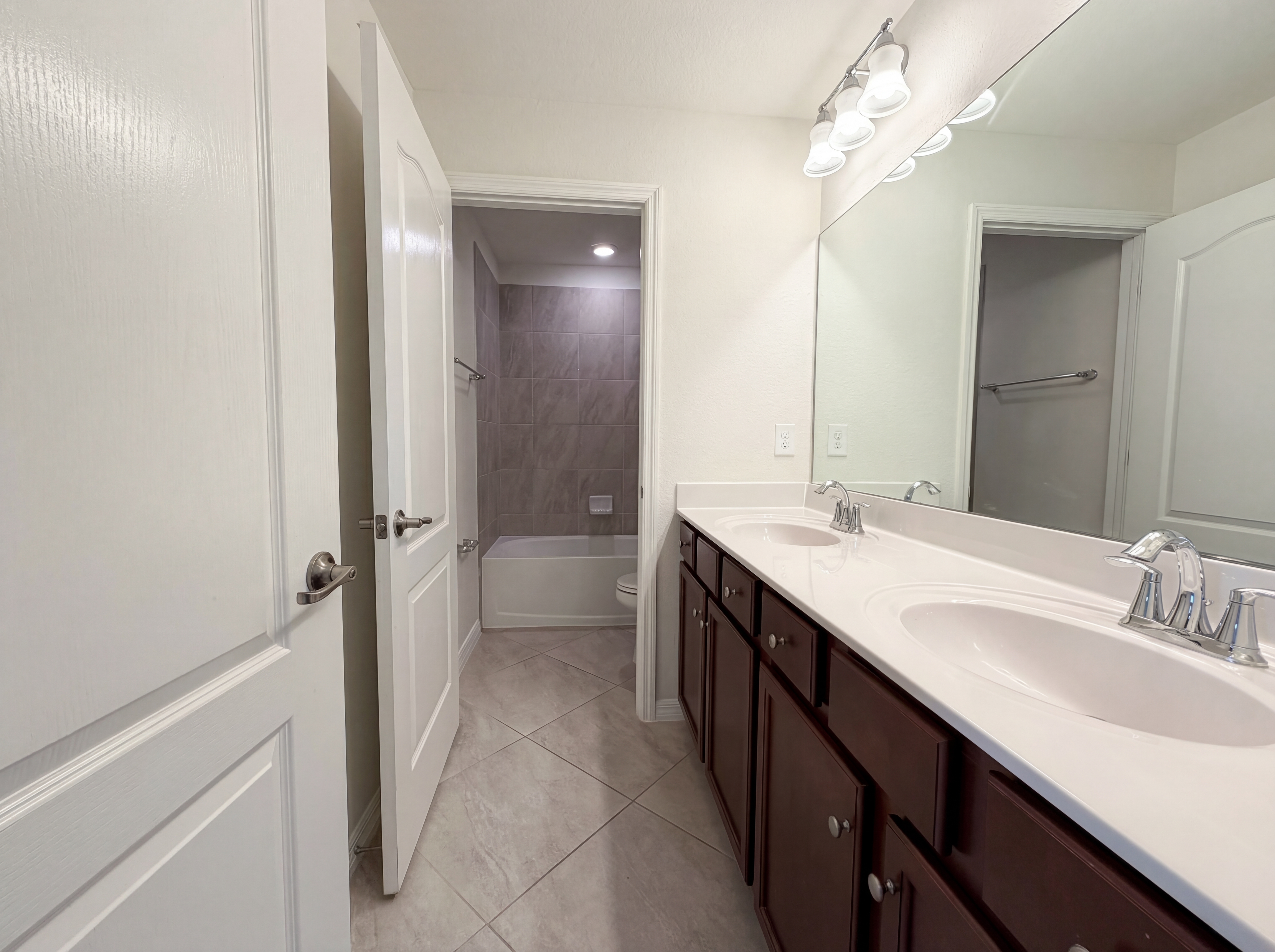 Photo 21 of 35 of 14102 Vindel Cir, Fort Myers, FL