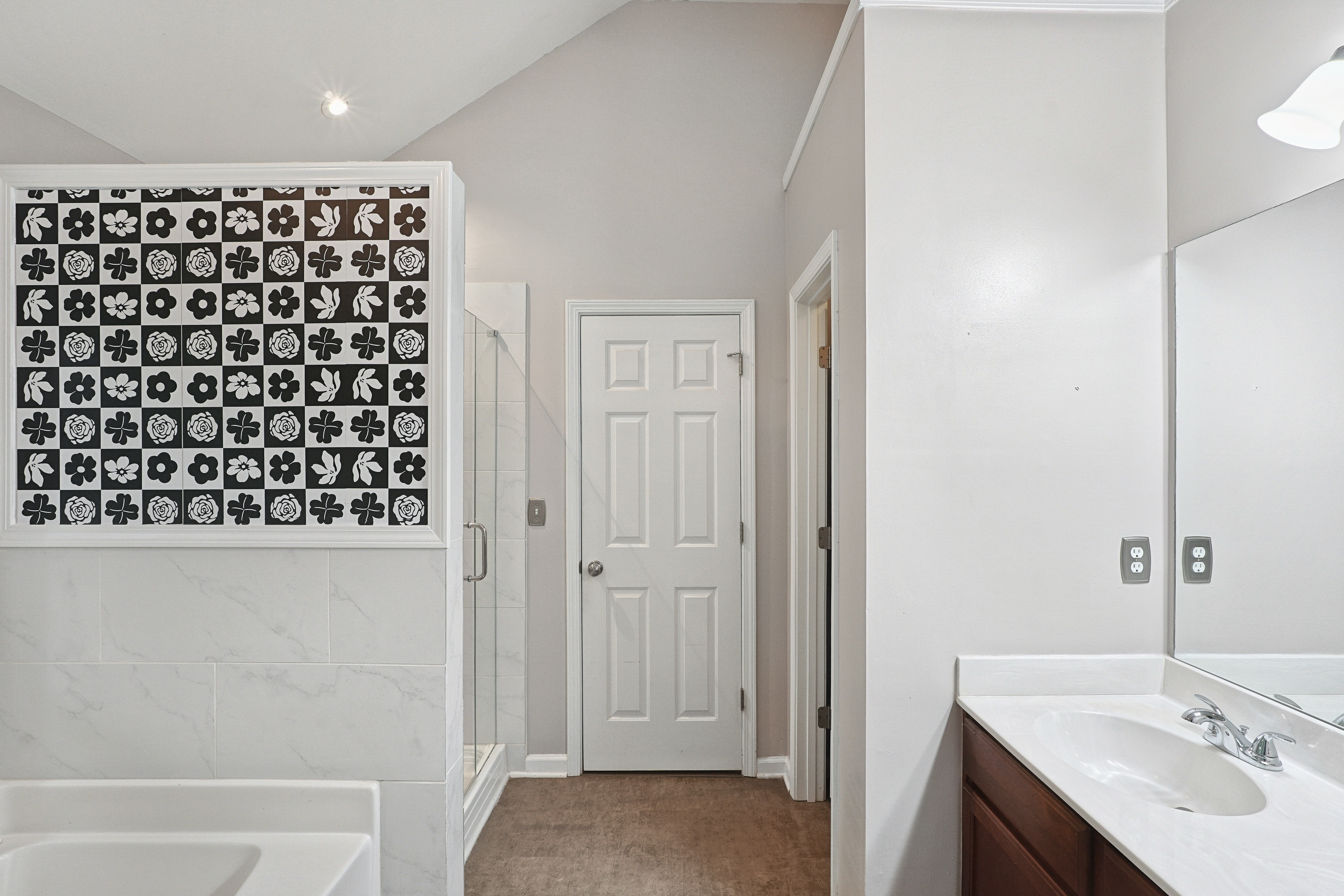 Photo 15 of 27 of 5659 Chatham Cir, Norcross, GA