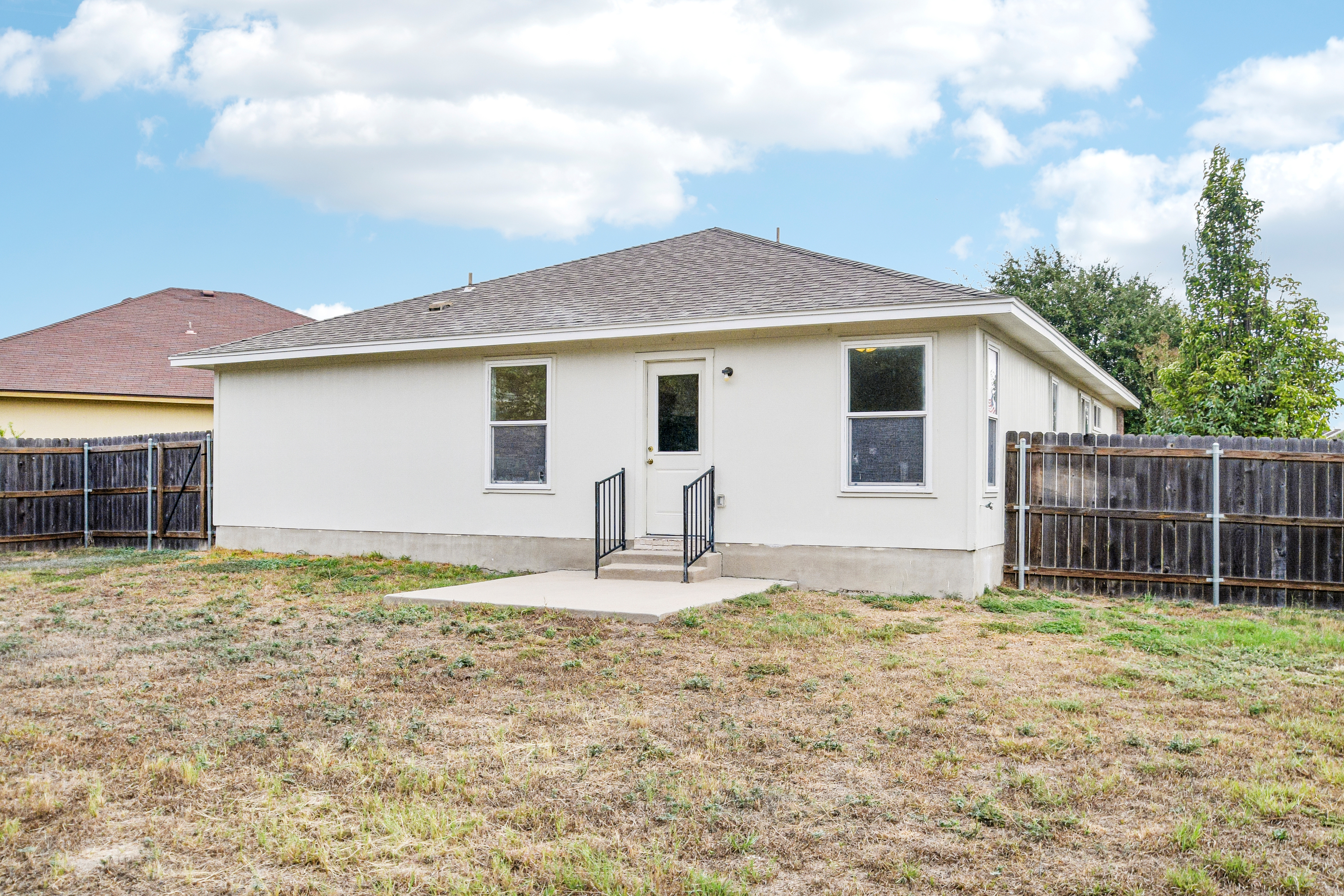 Photo 17 of 19 of 259 Coal Dr, Jarrell, TX