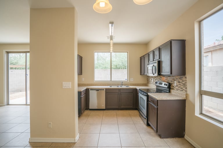 Photo 7 of 22 - 1636 S 114th Dr, Avondale, AZ 85323