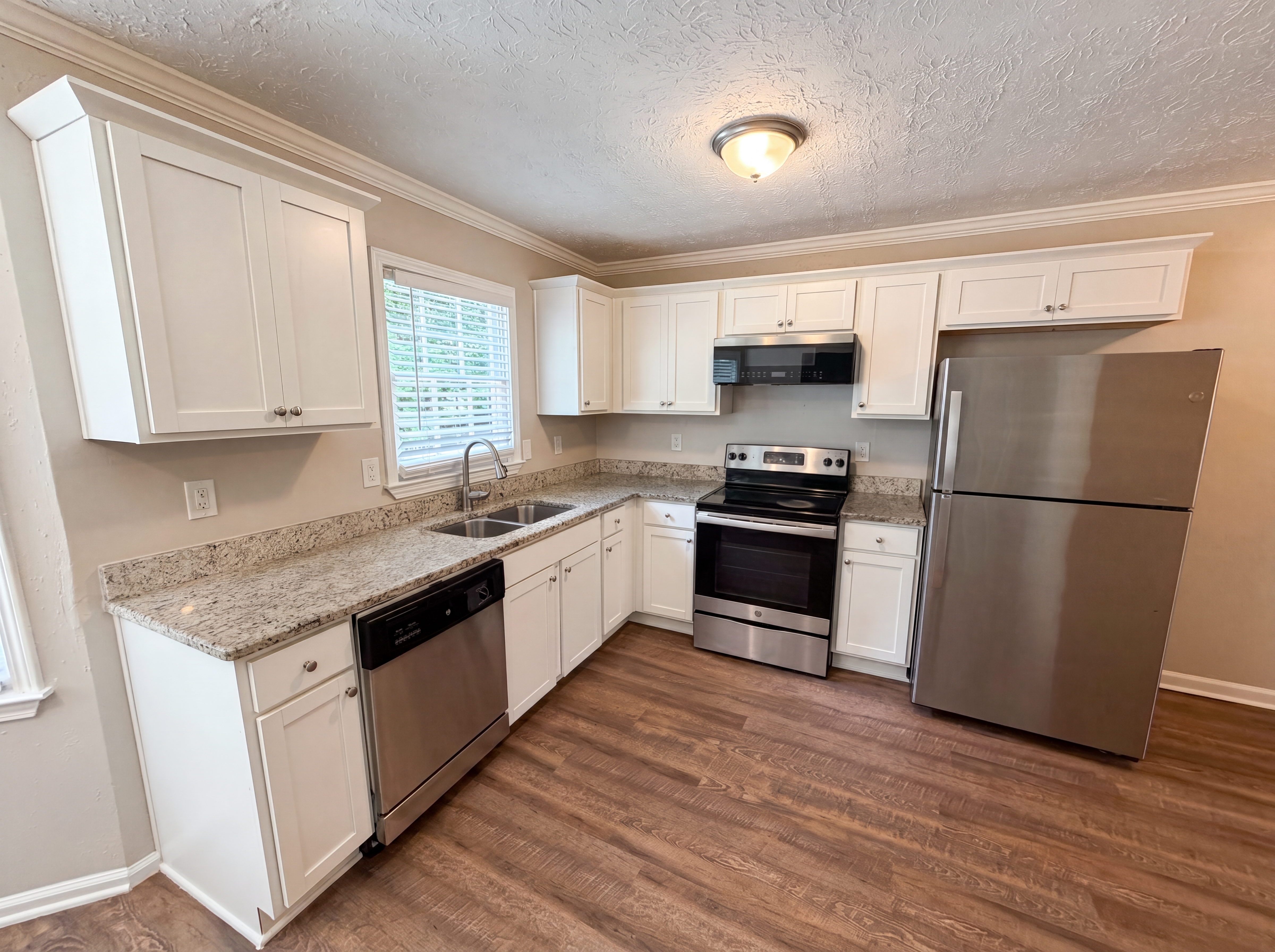 Photo 6 of 23 of 4078 Tara Ct, Loganville, GA