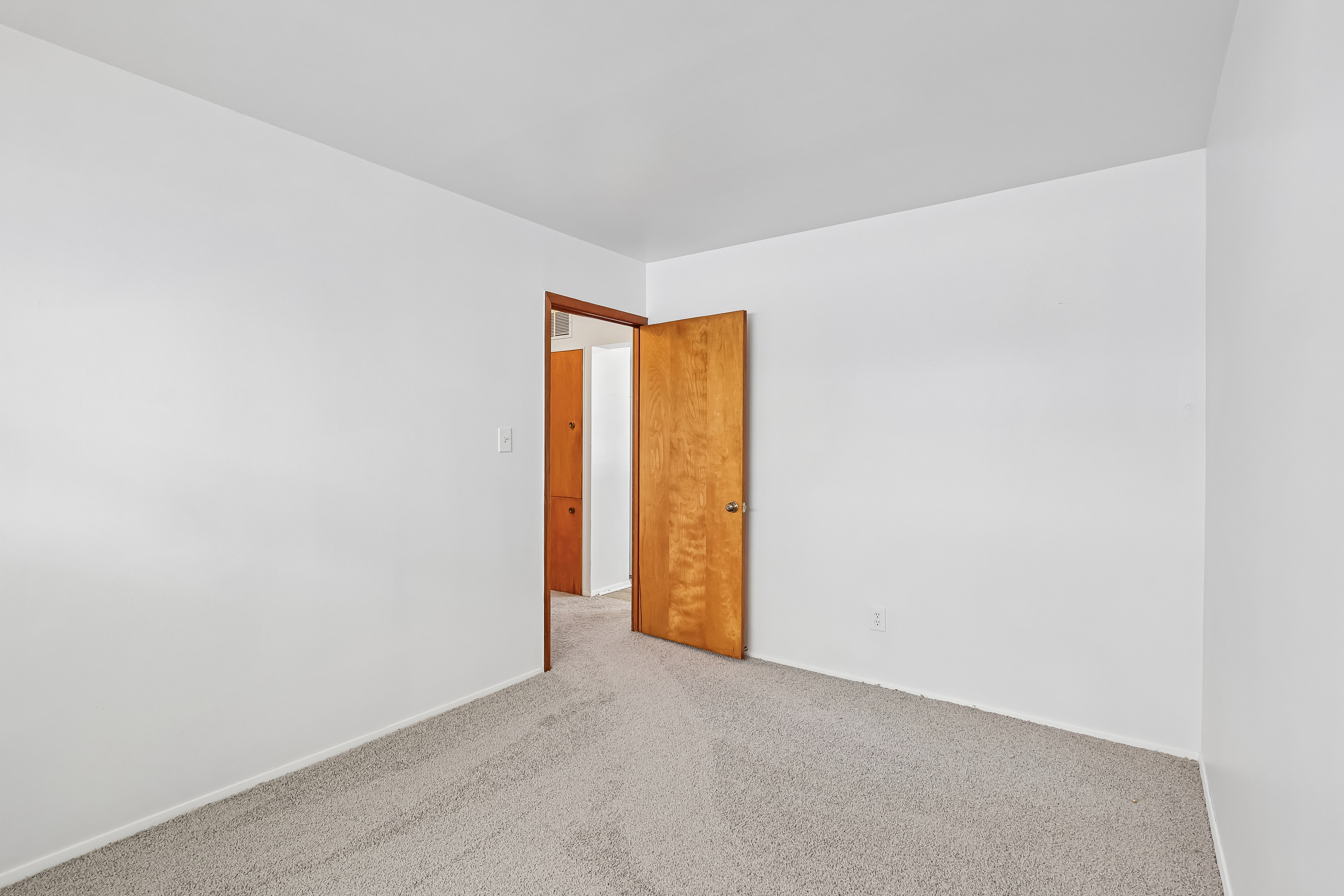 Photo 14 of 33 of 9011 Manorford Dr, Cleveland, OH