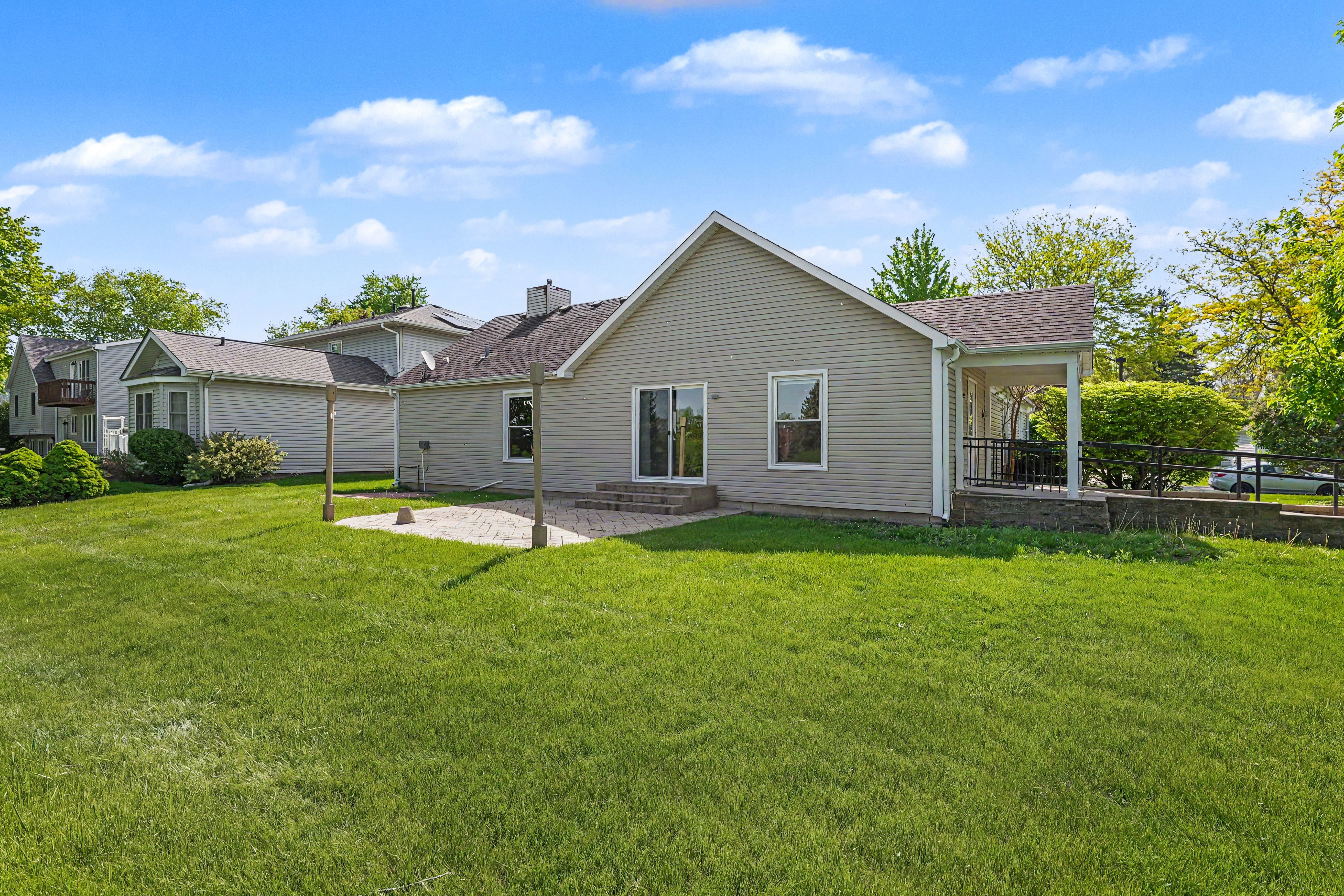 Photo 5 of 16 of 8 Greenvale Rd SE, Vernon Hills, IL