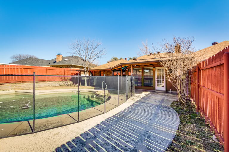 Photo 5 of 36 - 2218 Carmel Dr, Carrollton, TX 75006