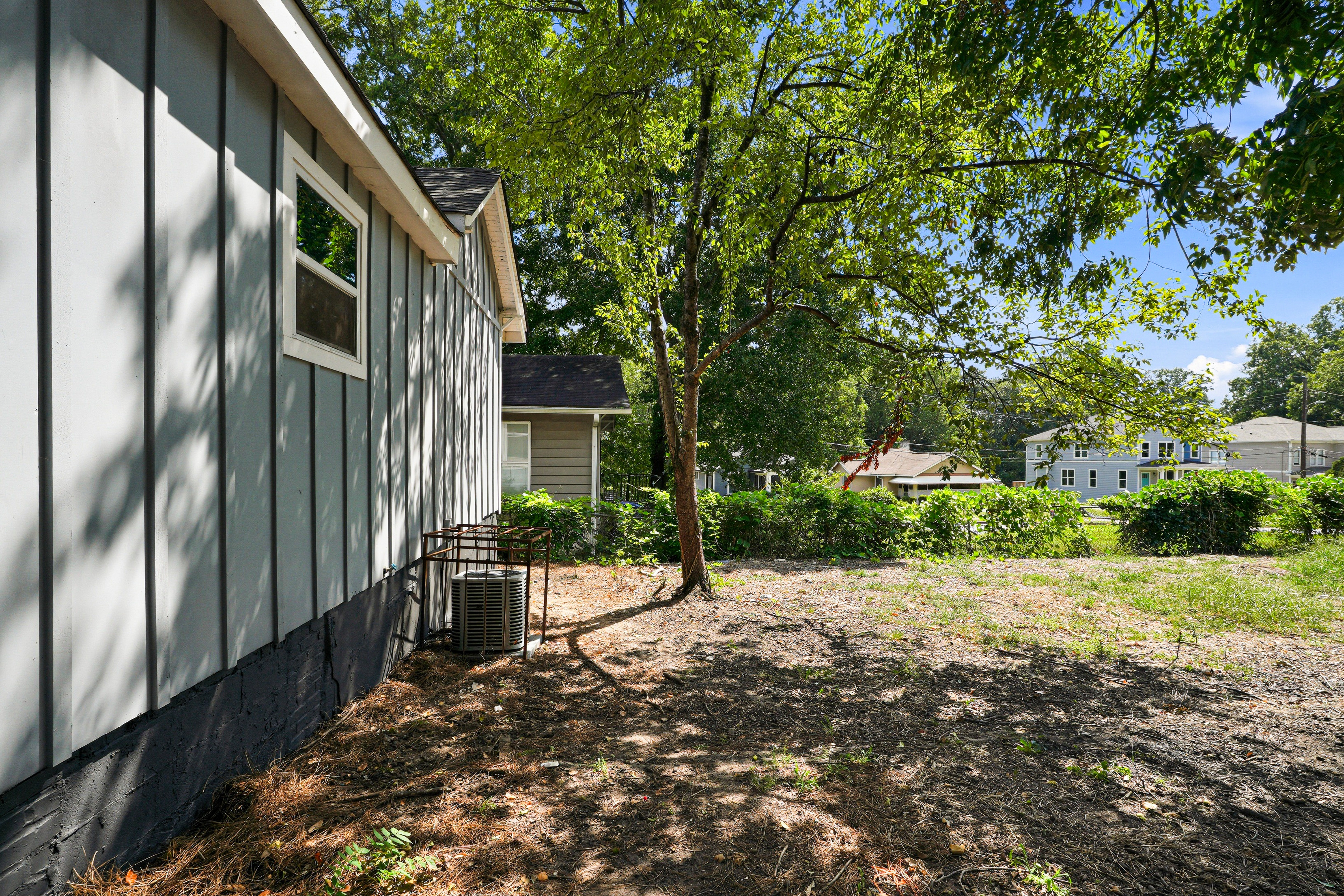 Photo 22 of 25 of 1233 Oakland Dr SW, Atlanta, GA