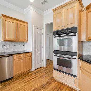 Property photo 2 of 1040 E Magnolia Loop