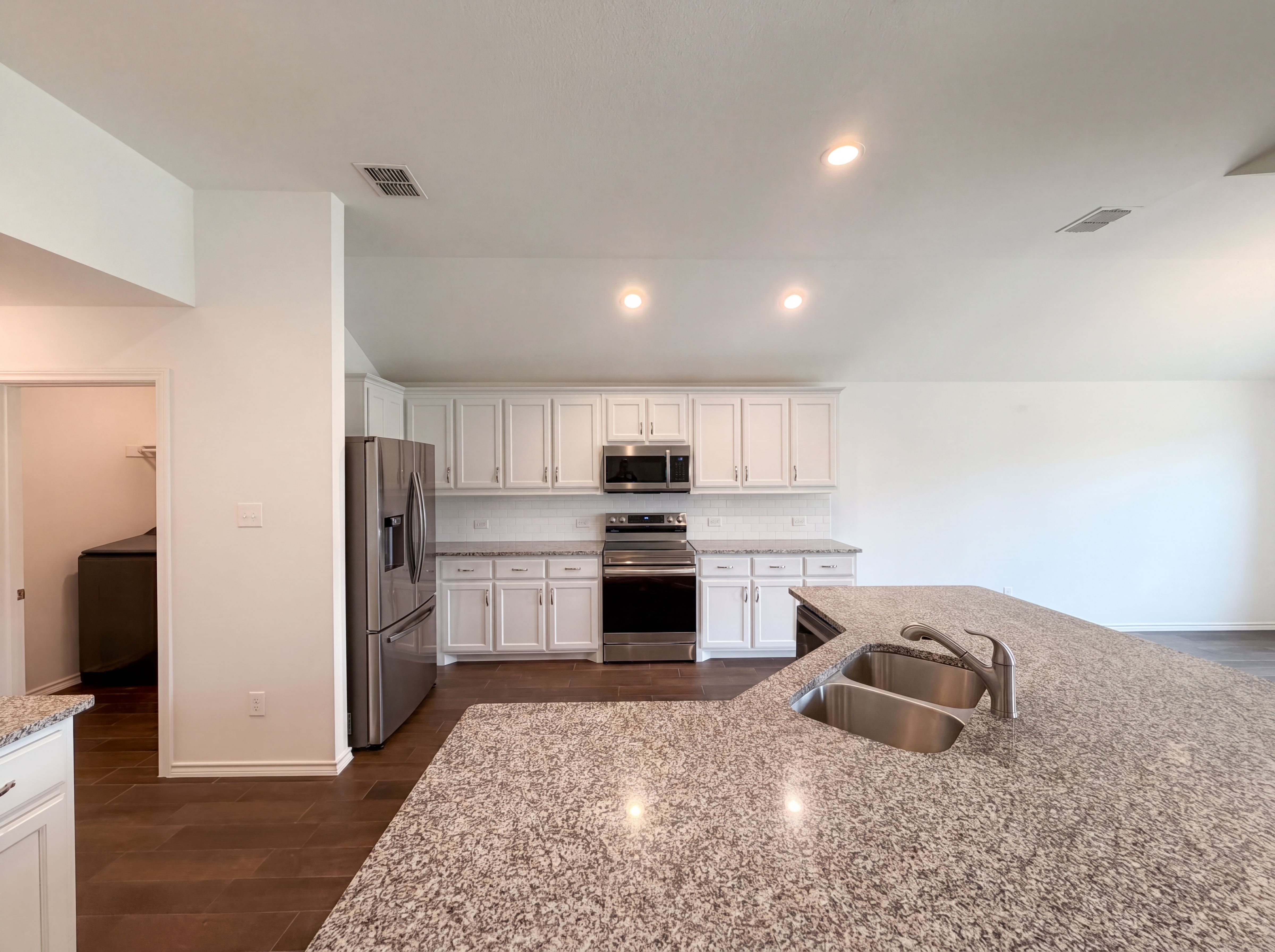 Photo 6 of 19 of 1631 Glade Meadows Dr, Joshua, TX