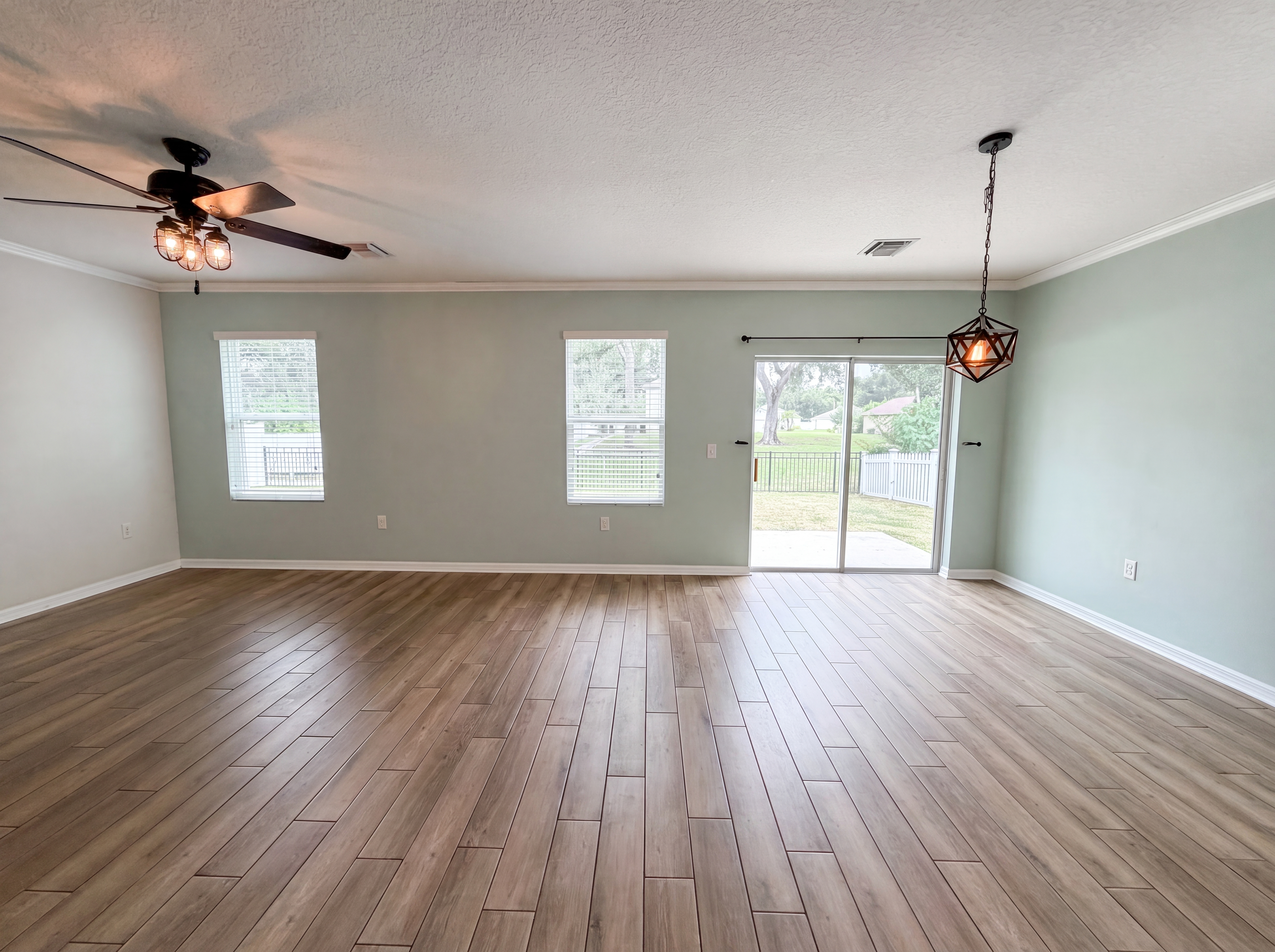 Photo 8 of 25 of 5805 71st St E, Palmetto, FL