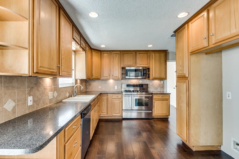 Photo 14 of 36 - 2218 Carmel Dr, Carrollton, TX 75006