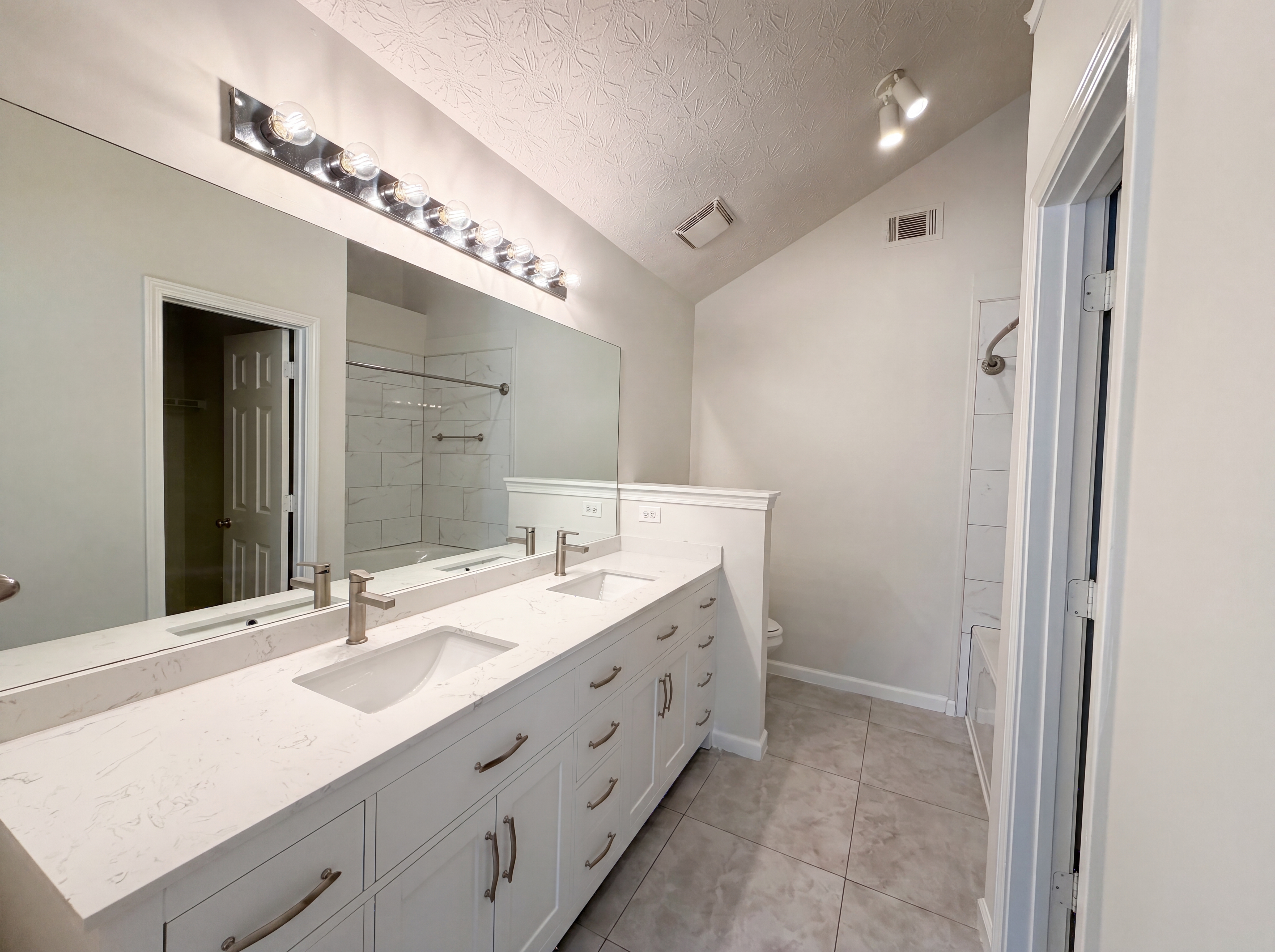 Photo 12 of 25 of 6774 Fairfax Ct, Lithonia, GA