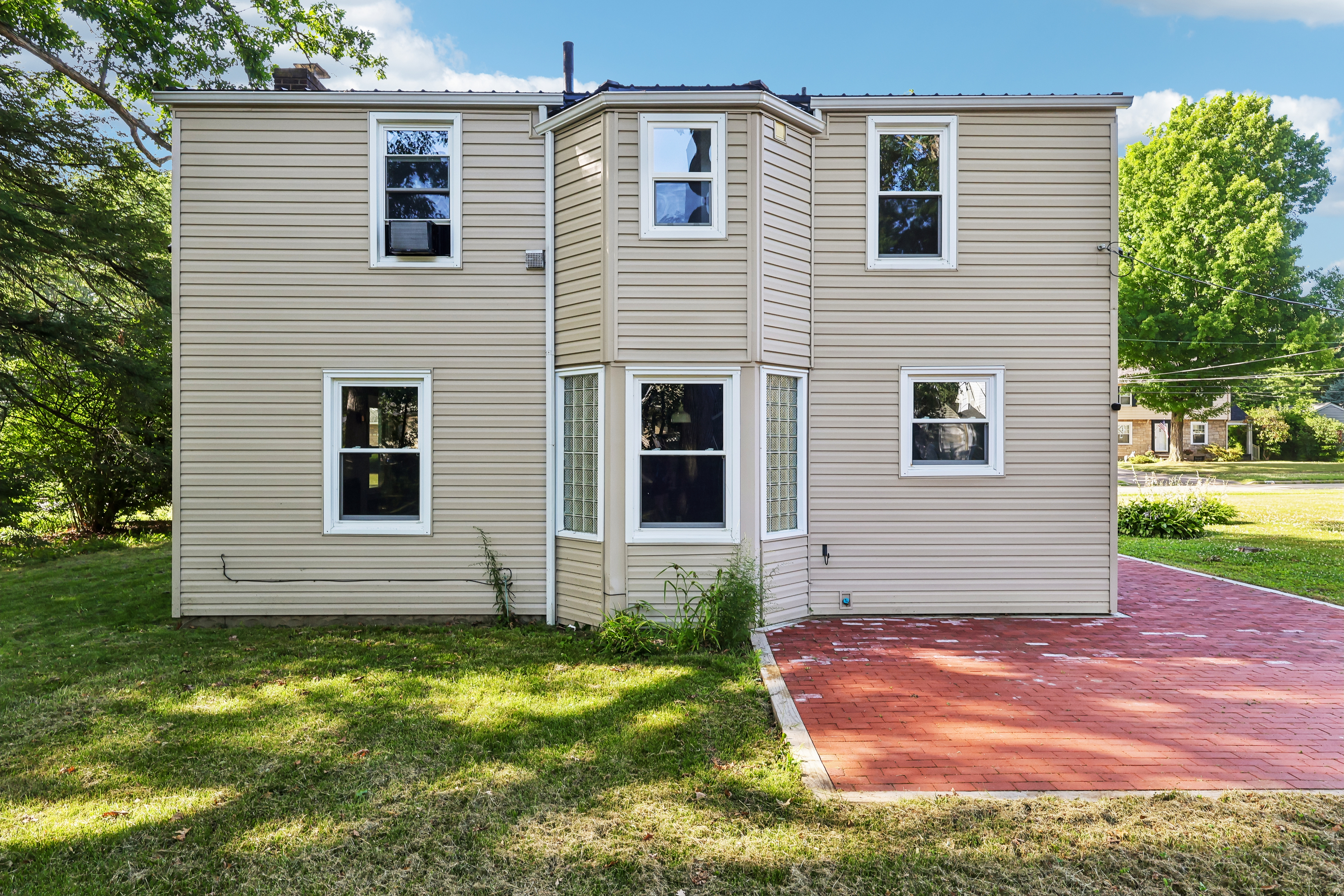 Photo 5 of 39 of 1824 Edgewood St NE, Warren, OH