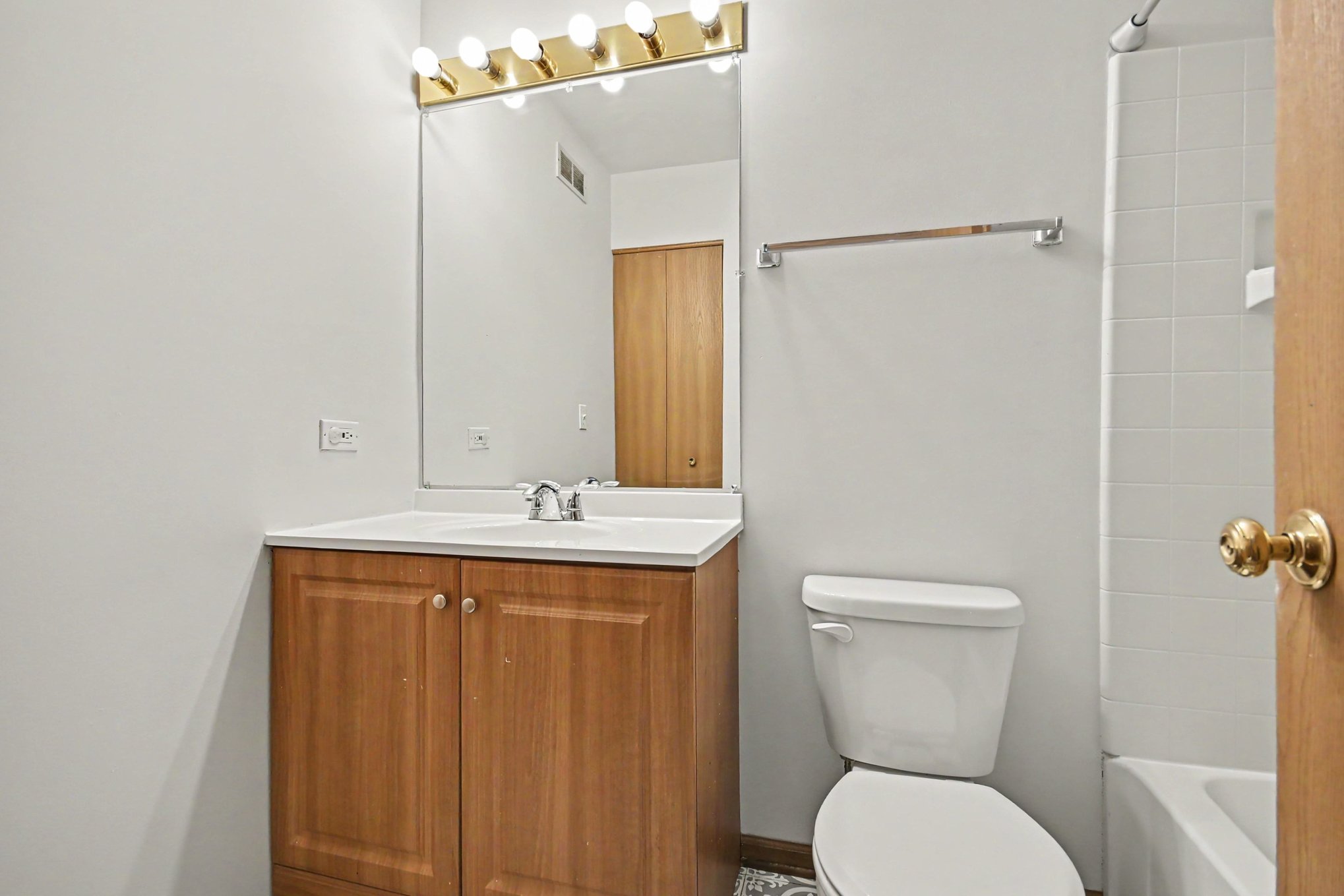 Photo 12 of 17 of 2734 Preston Ct, Aurora, IL