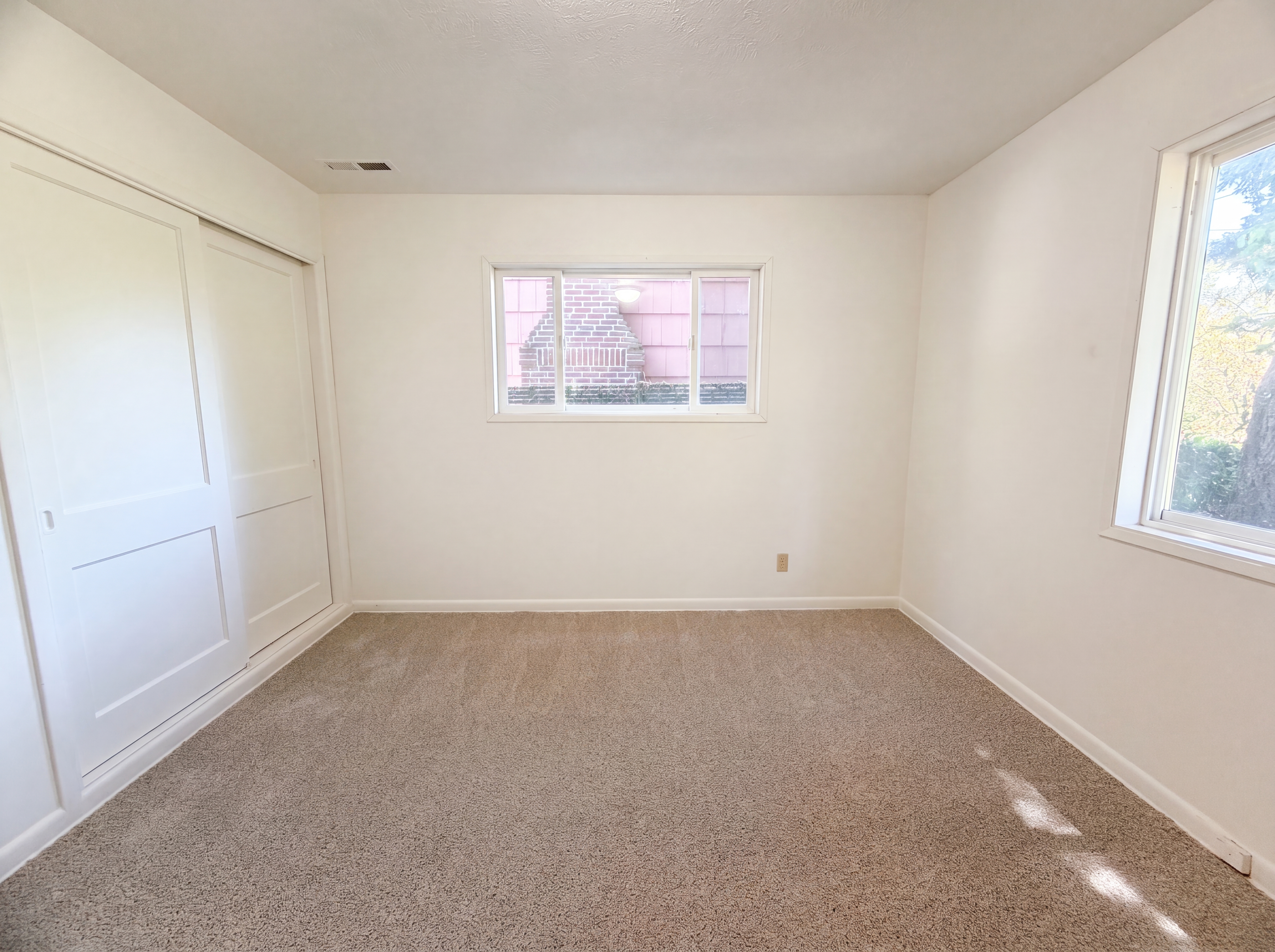 Photo 10 of 16 of 4219 SE Ellis St, Portland, OR