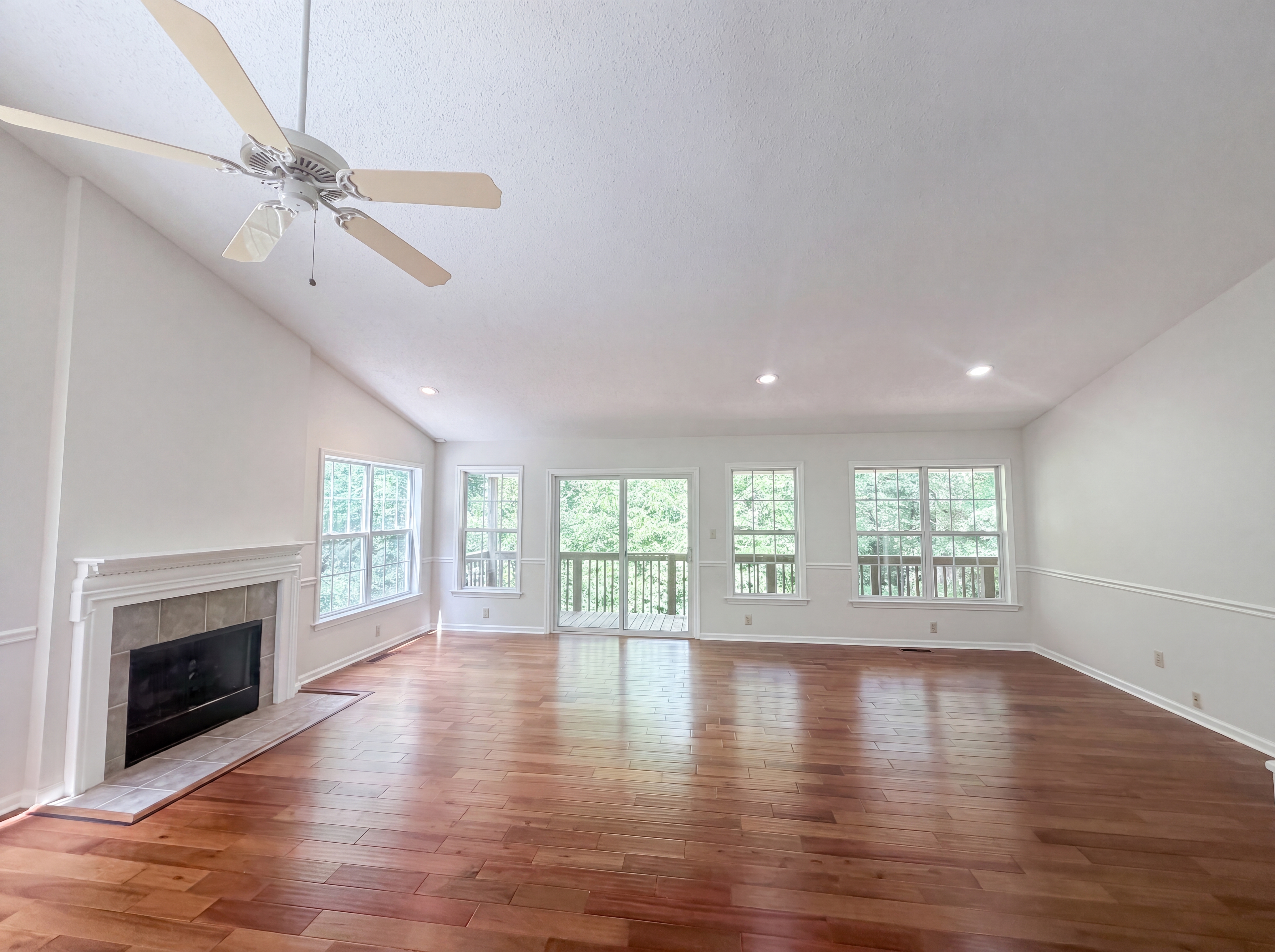Photo 7 of 17 of 221 Grandview Dr, Statesville, NC