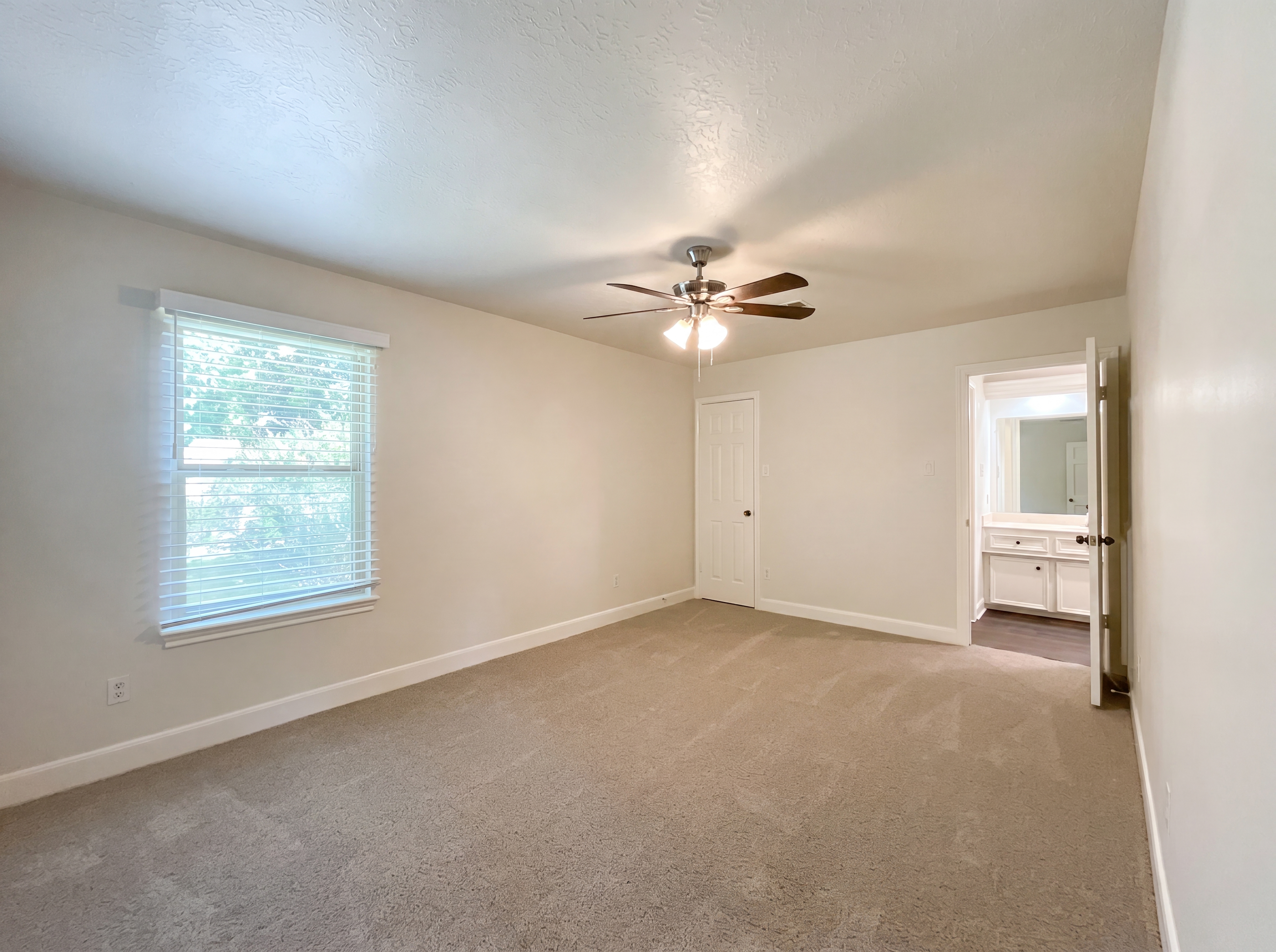 Photo 17 of 26 of 2503 Pleasant Creek Dr, Kingwood, TX