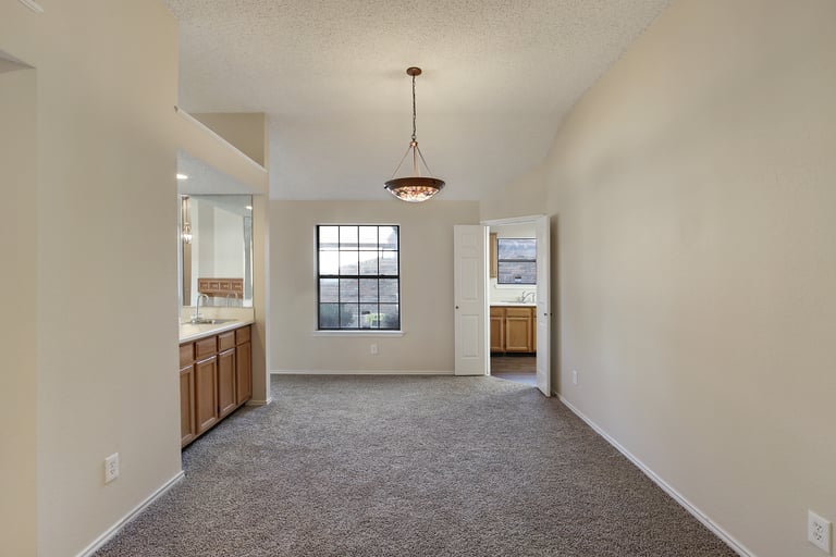 Photo 10 of 31 - 2716 Poplar Spring Rd, Fort Worth, TX 76123