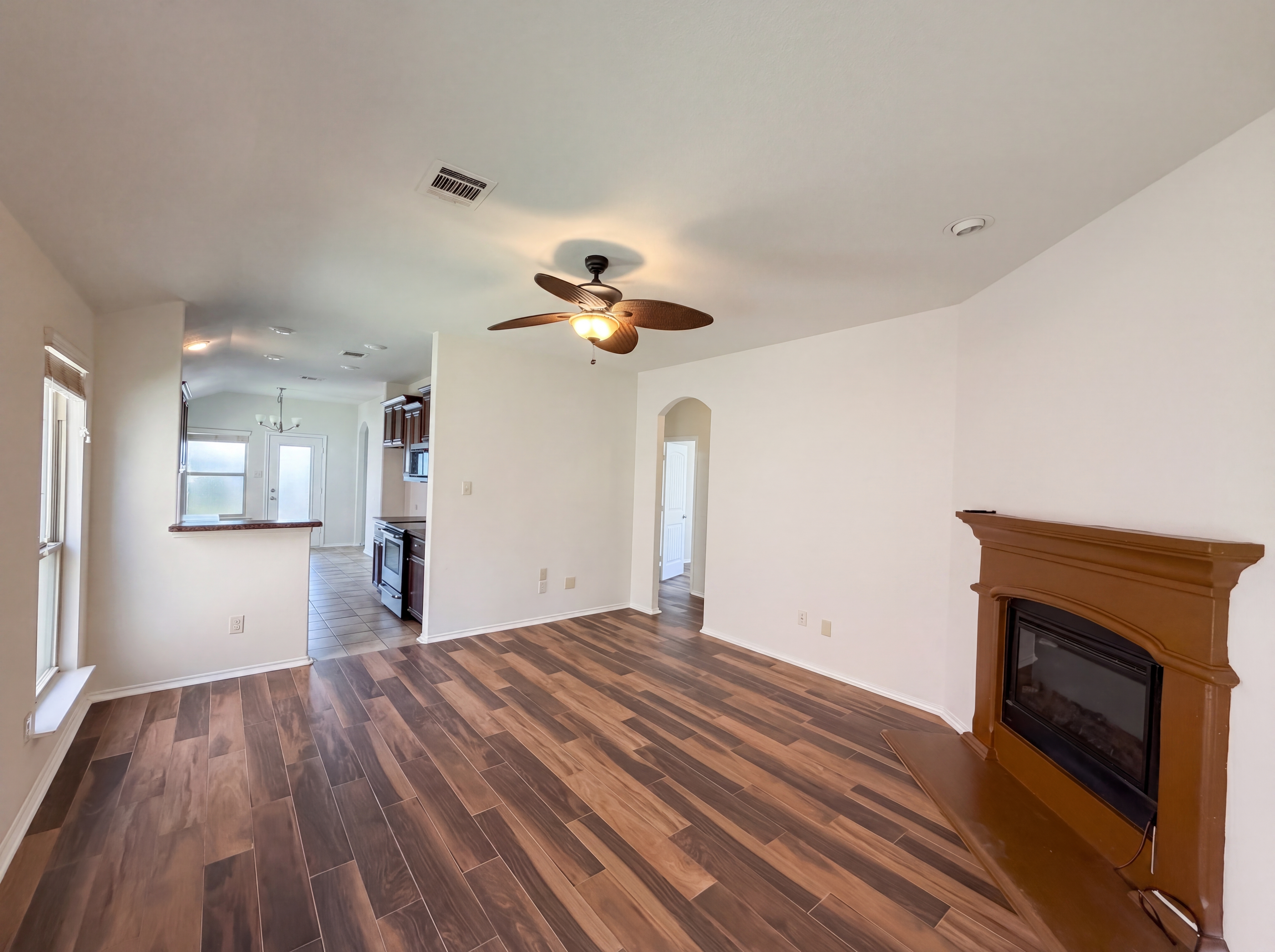 Photo 3 of 16 of 1704 River Oak Ln, Royse City, TX