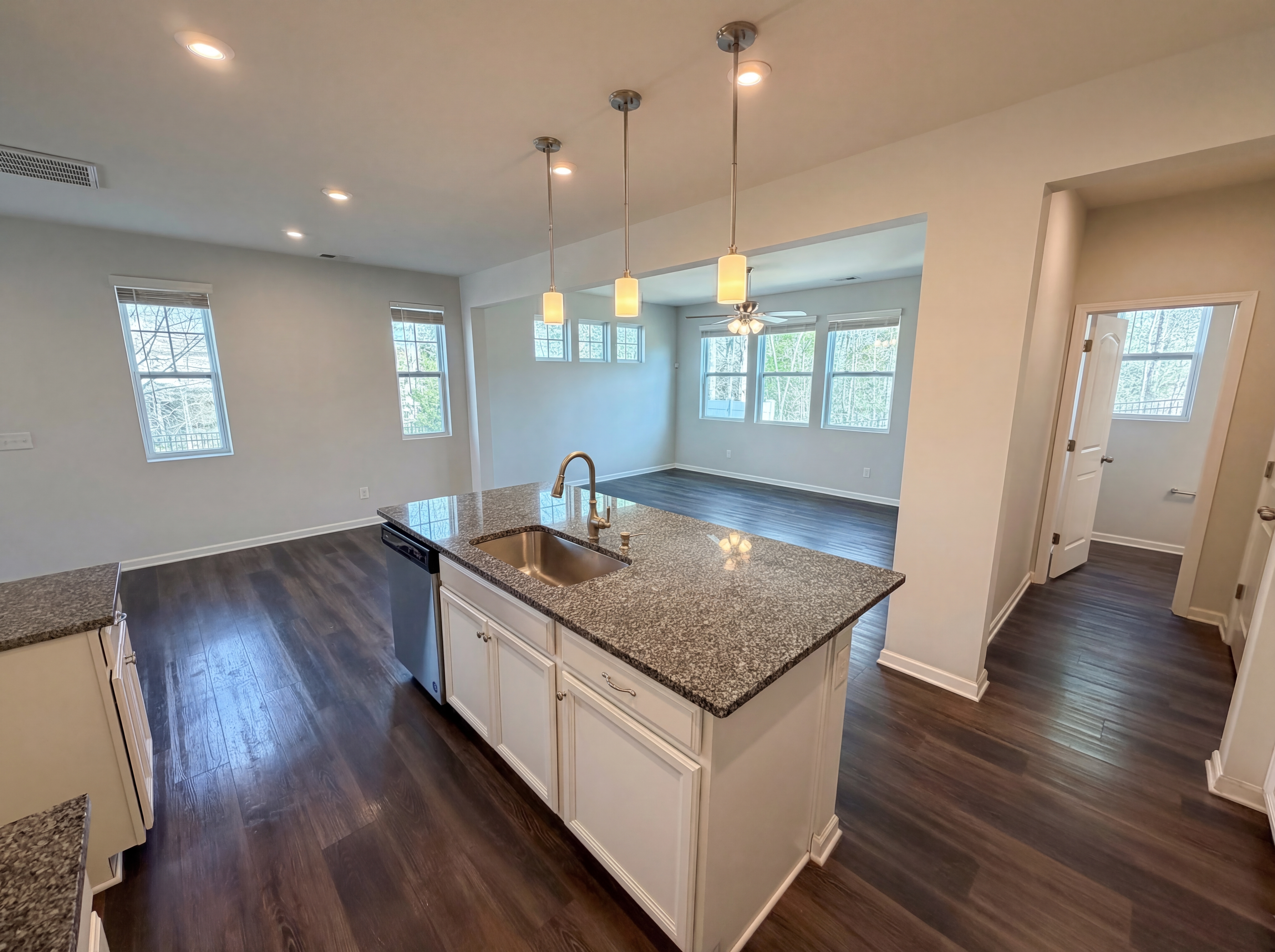 Photo 9 of 24 of 11122 Chalkbark Ln, Charlotte, NC