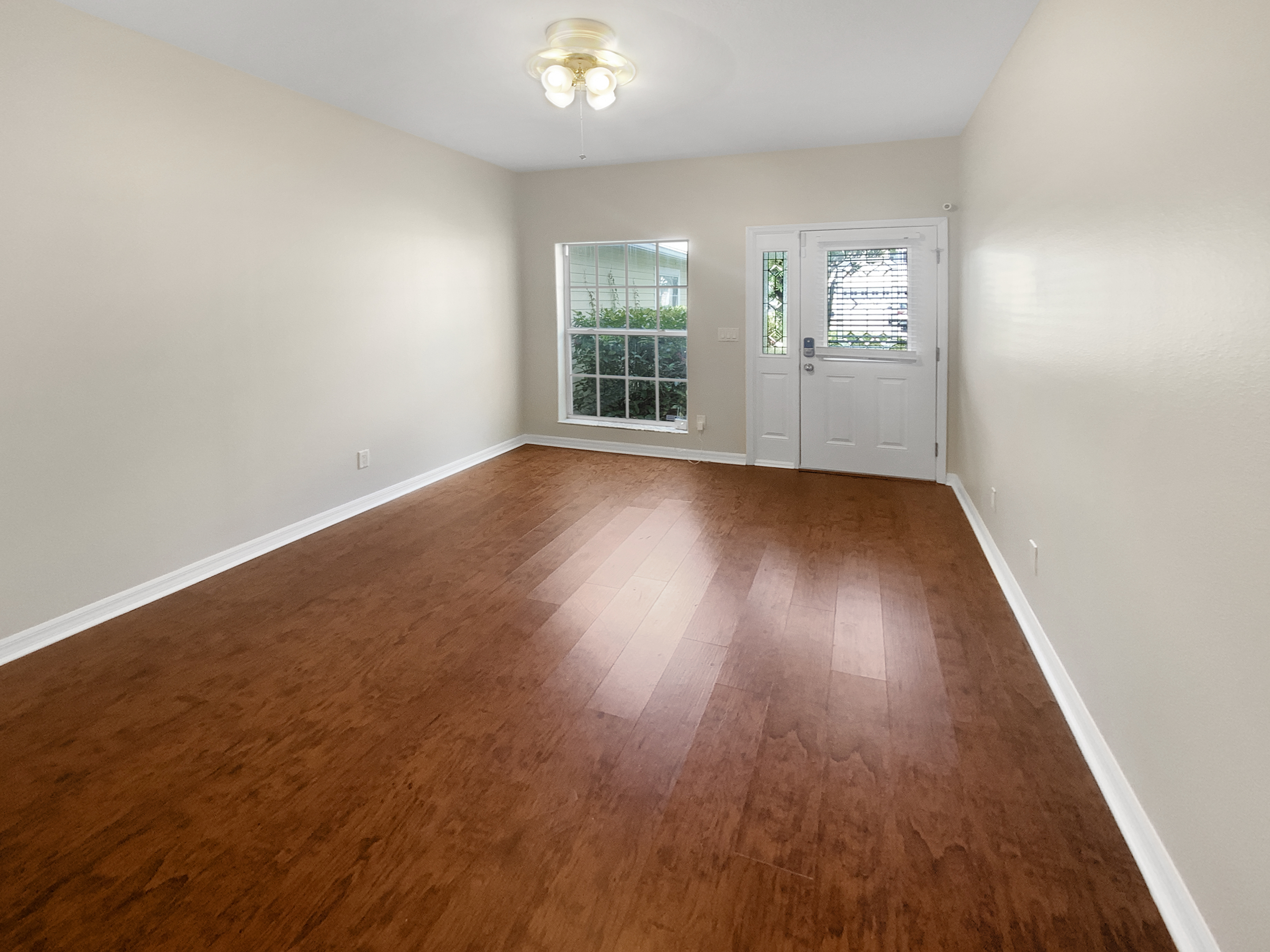 Photo 5 of 32 of 915 Woodbridge Ct, Safety Harbor, FL