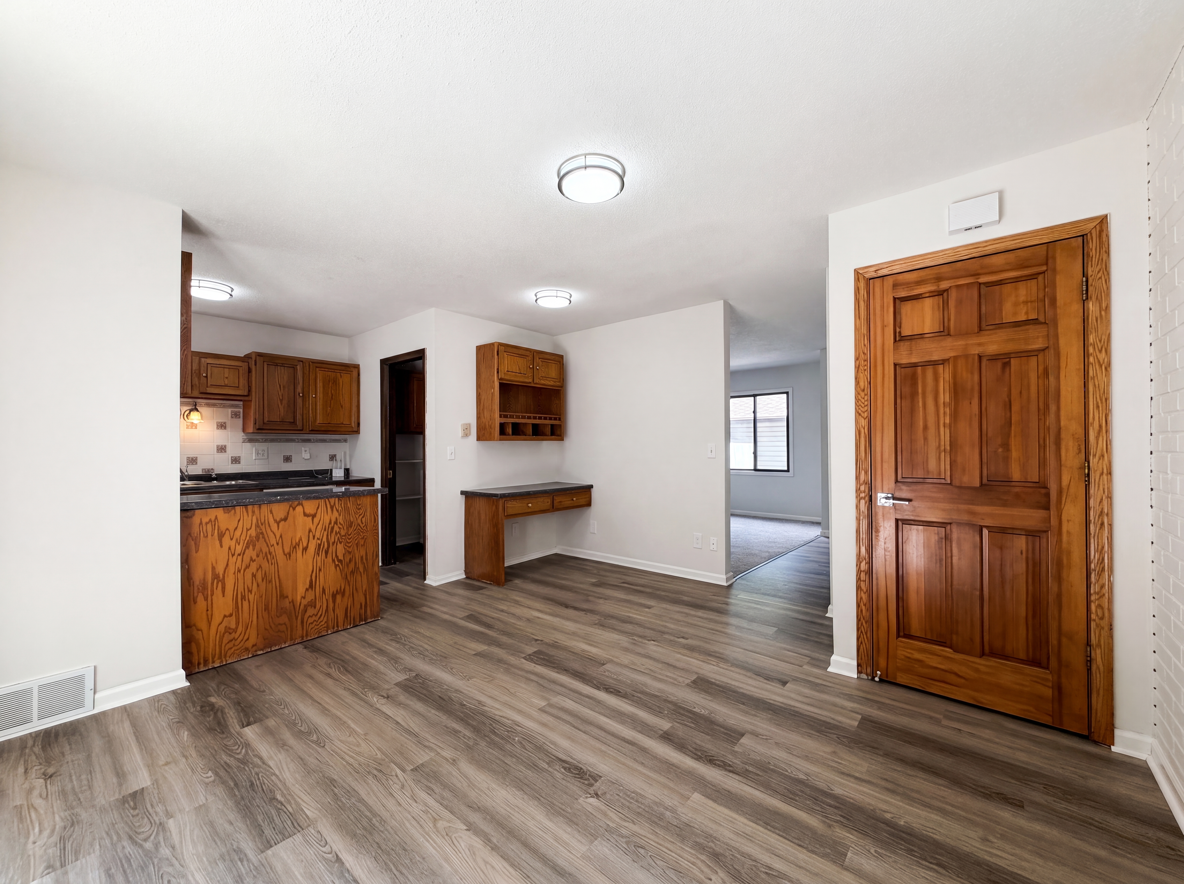 Photo 6 of 21 of 13637 Heather Hills Dr, Burnsville, MN