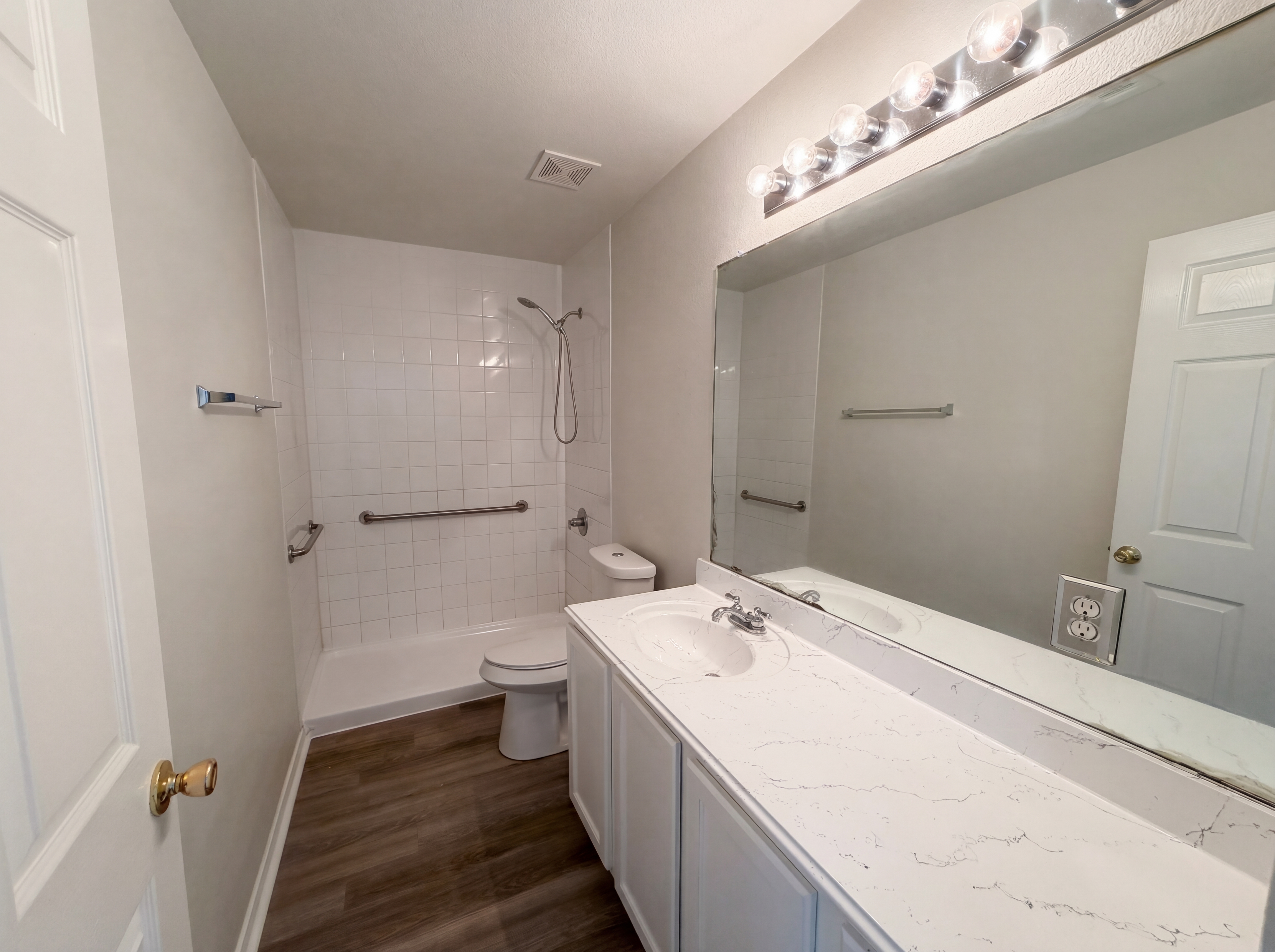Photo 6 of 24 of 916 Matagorda Ln, Desoto, TX