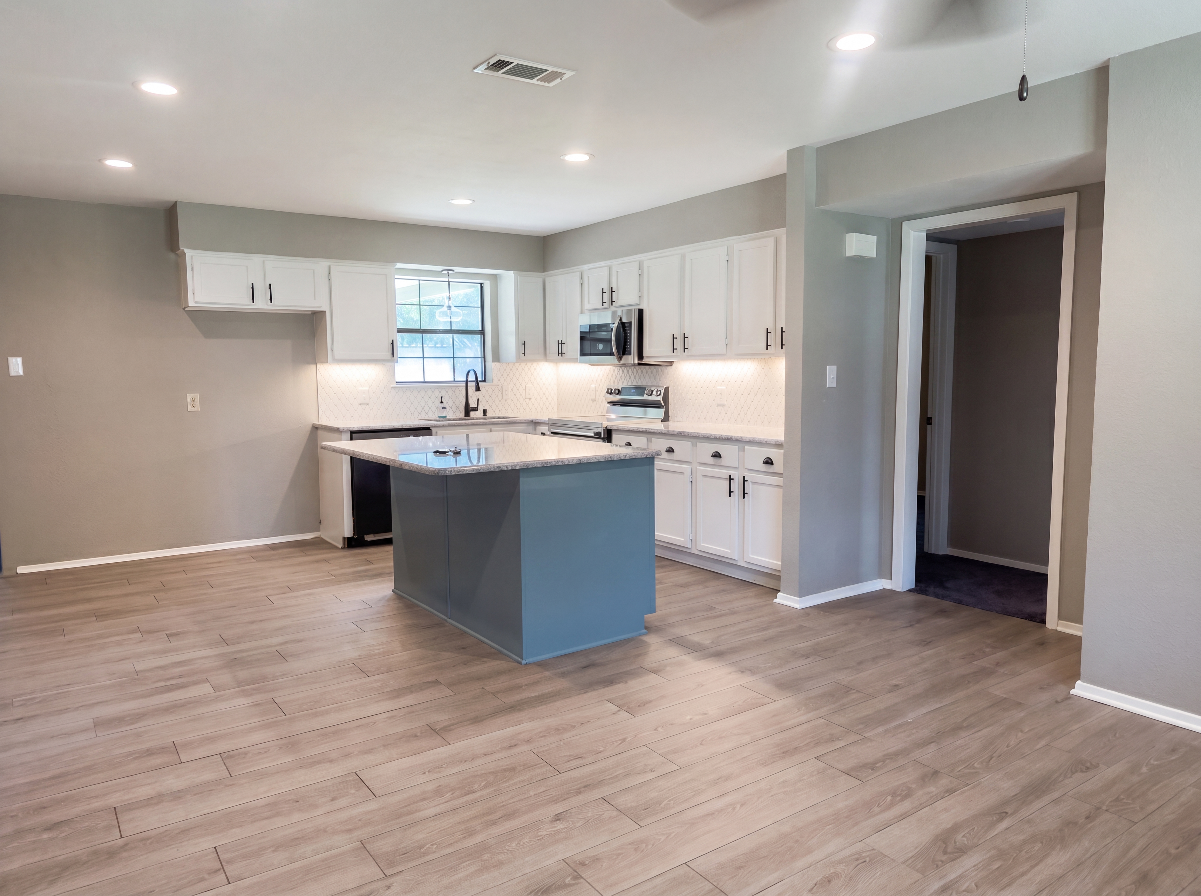 Photo 6 of 24 of 308 N Todd St, Bullard, TX