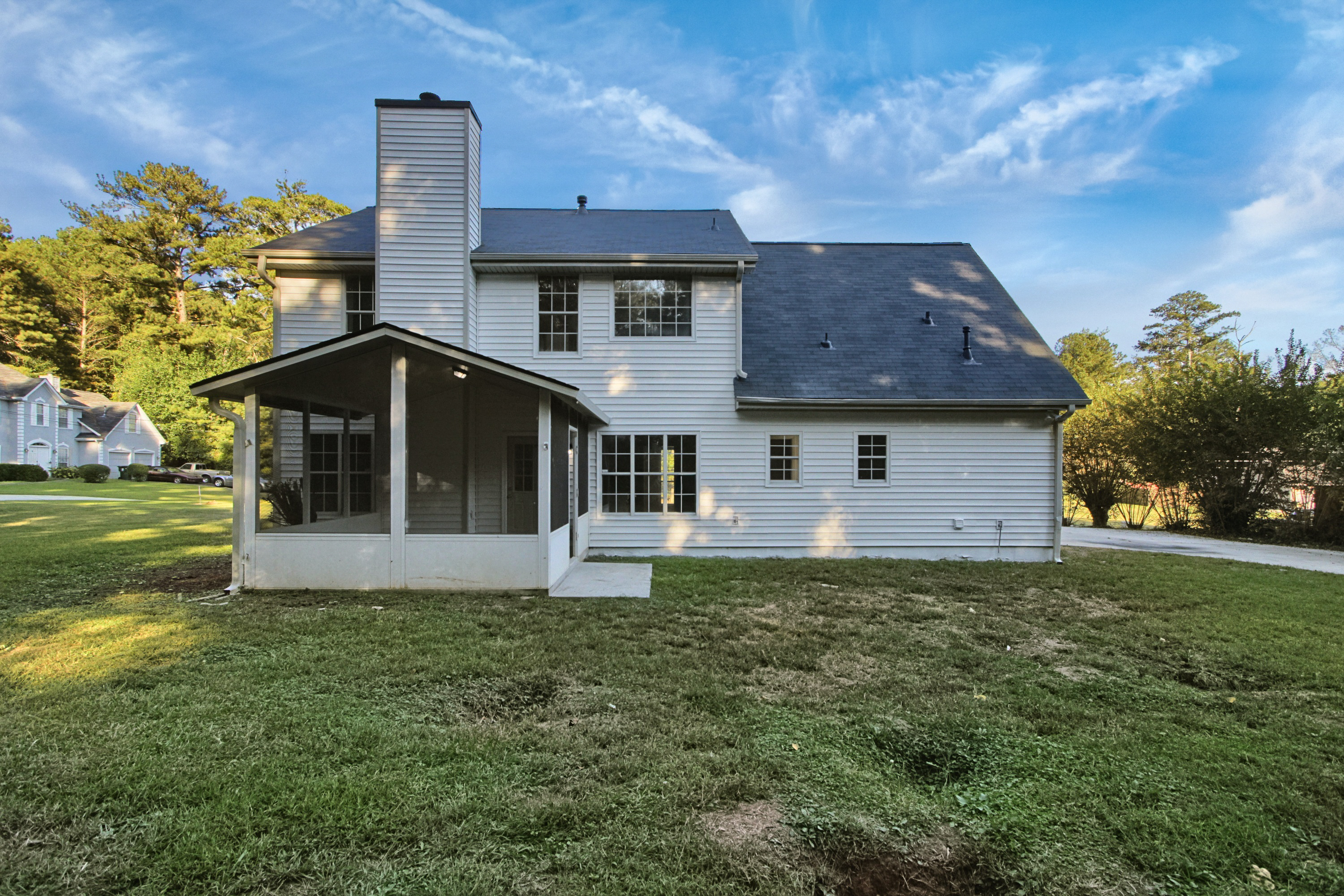 Photo 5 of 34 of 6833 Sarah Jane Ln, Riverdale, GA