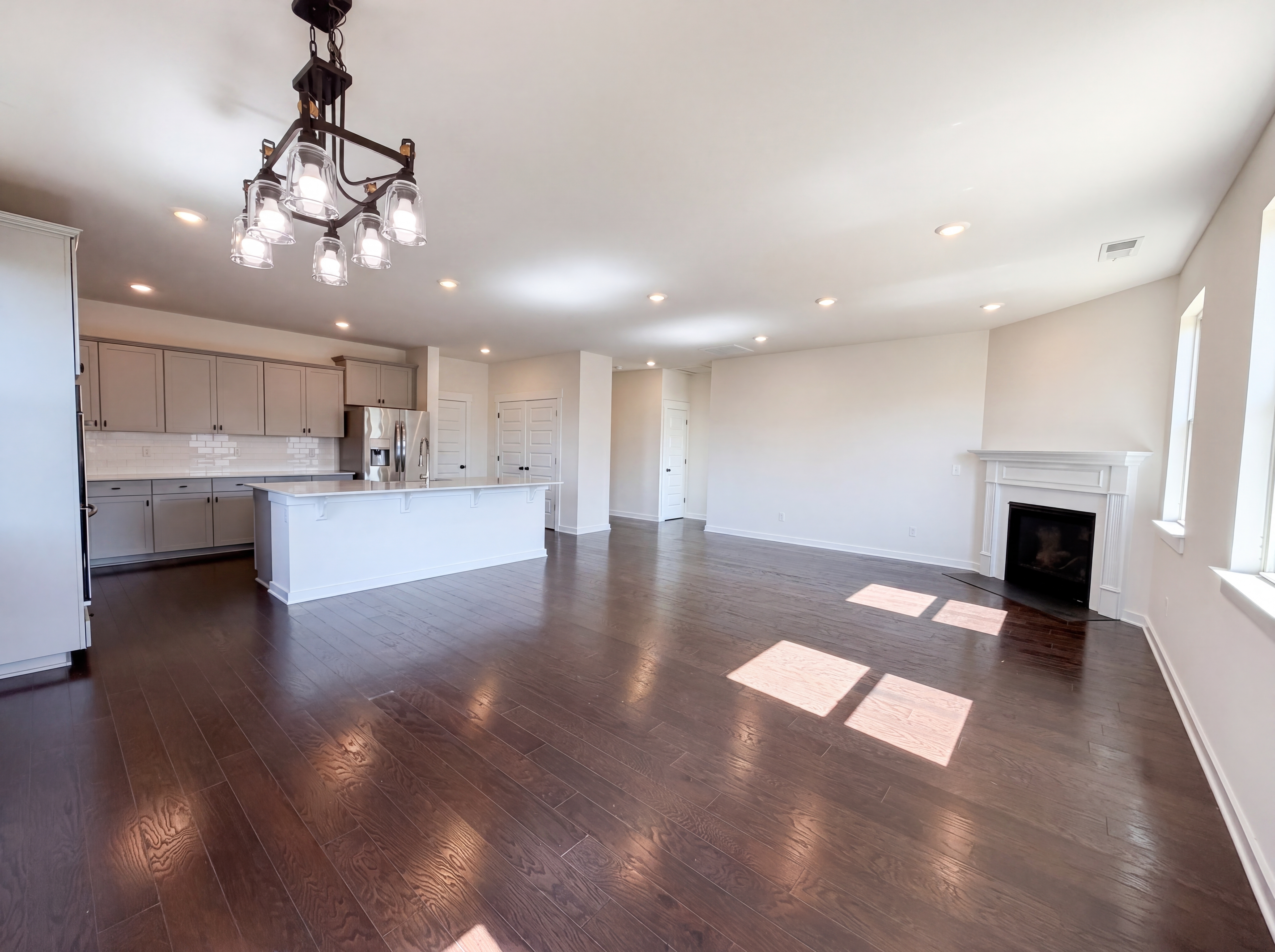 Photo 10 of 31 of 3372 Vinemont Dr, Thompsons Station, TN