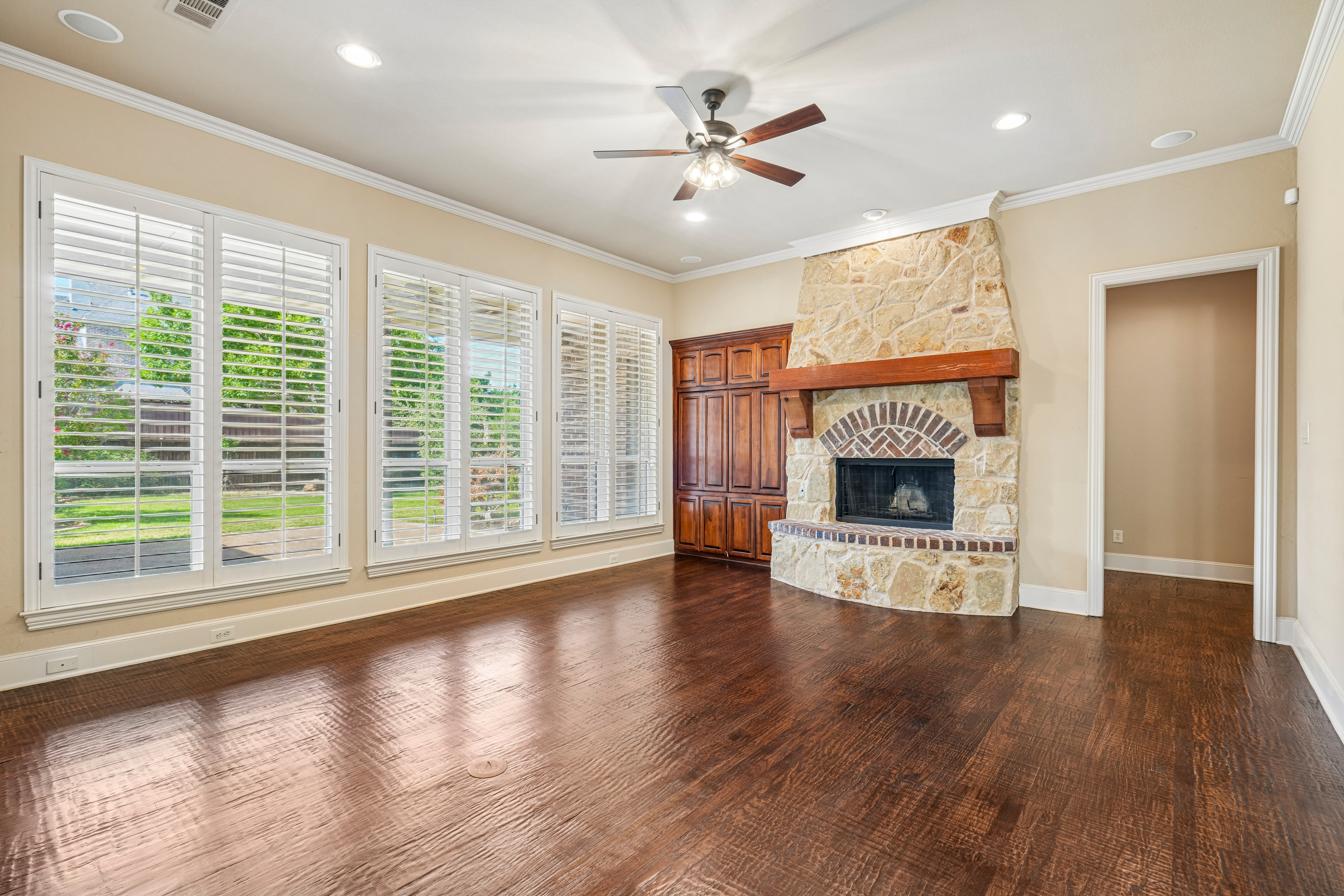 Photo 17 of 56 of 2800 Seven Shields Ln, Lewisville, TX
