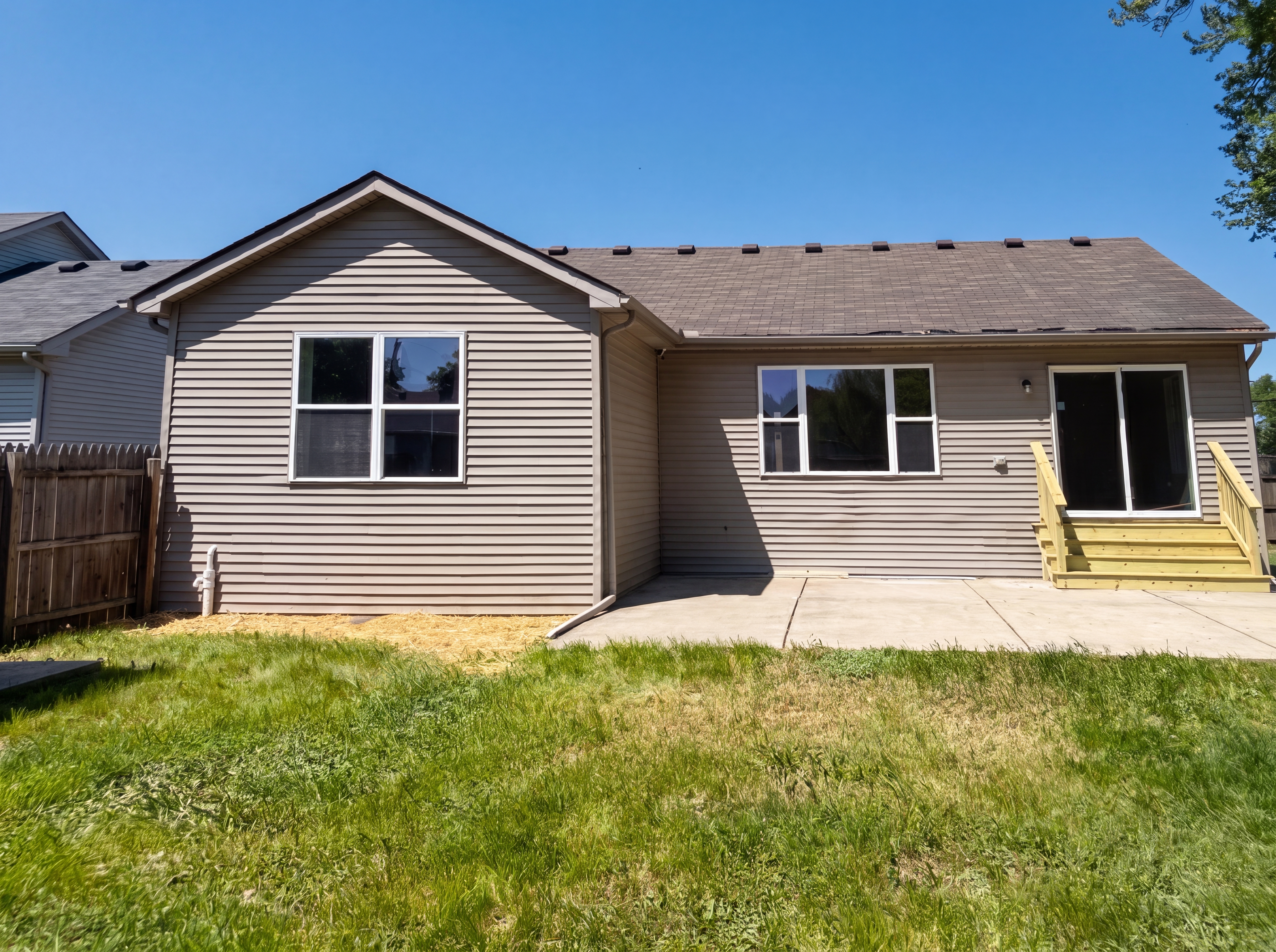Photo 5 of 21 of 42724 North Walnut St, Clinton Township, MI