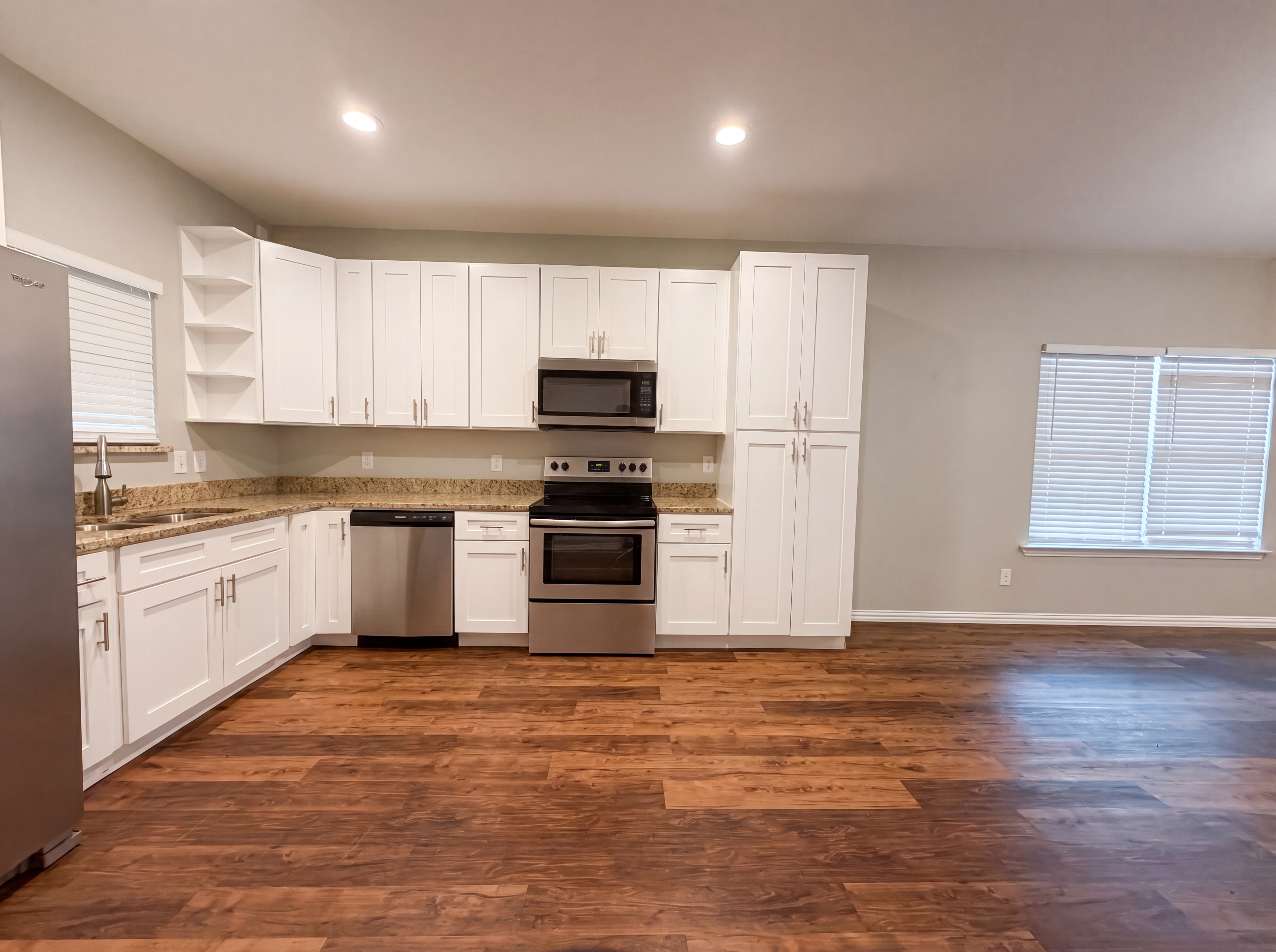 Photo 6 of 18 of 619 E Arlington Ave, Fort Worth, TX